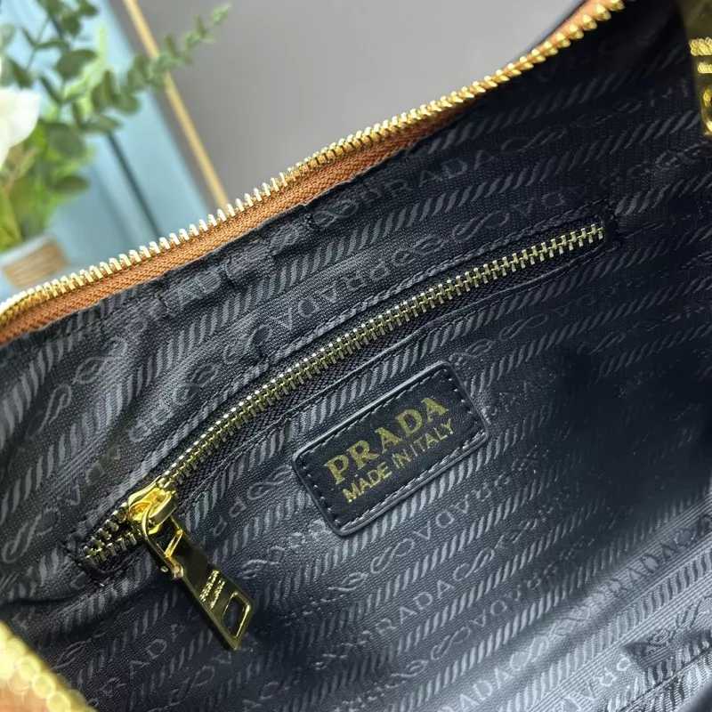 Prada AAA Quality Messenger Bags For Women Versatile 7912