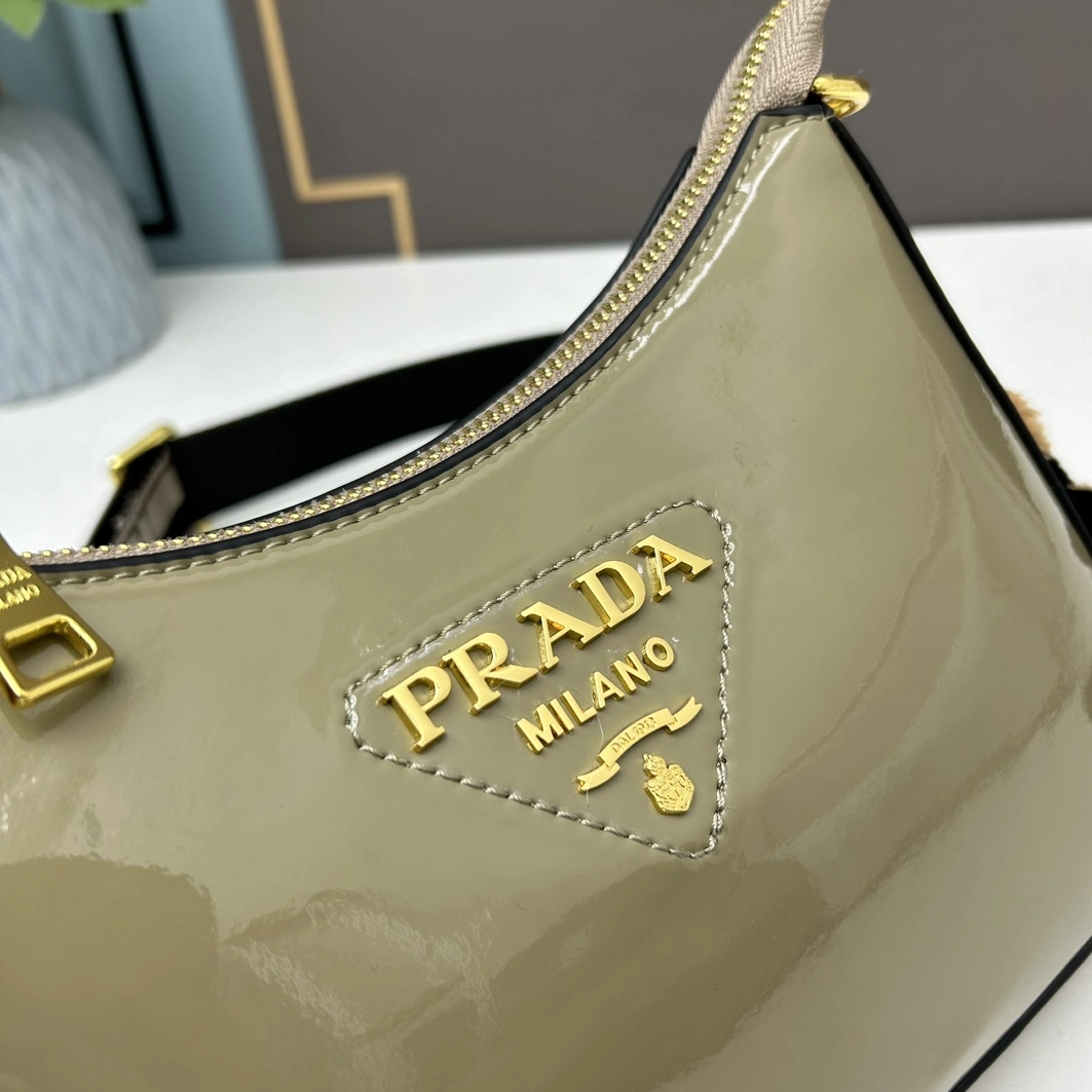 Prada AAA Quality Messenger Bags For Women Vibrant 8010