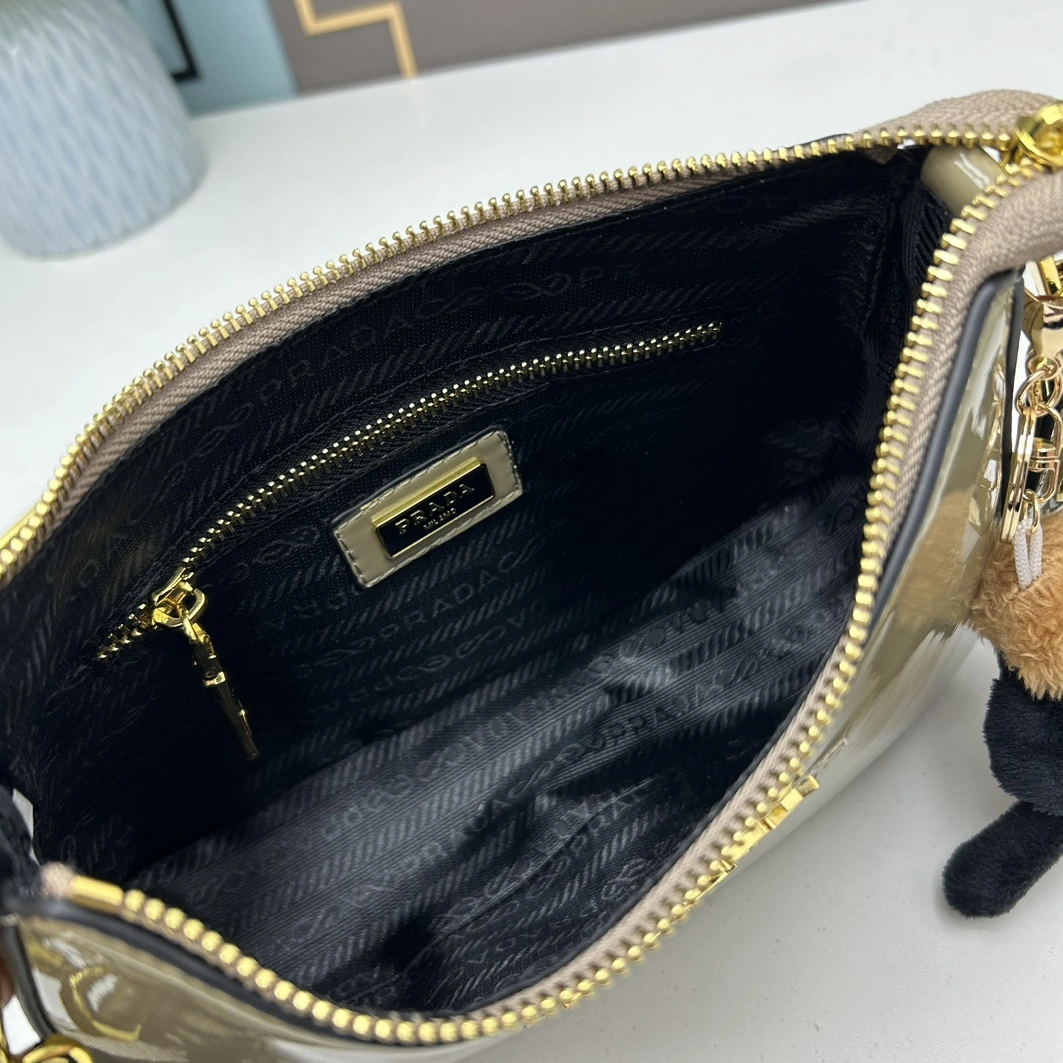 Prada AAA Quality Messenger Bags For Women Vibrant 8010