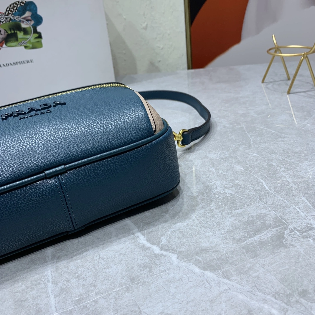 Prada AAA Quality Messenger Bags For Women WellDesigned 441