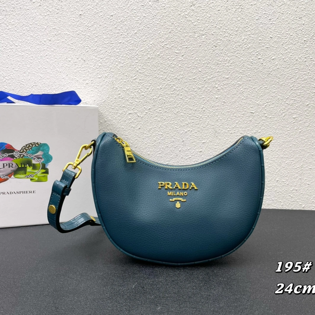 Prada AAA Quality Messenger Bags For Women WellDesigned 7388