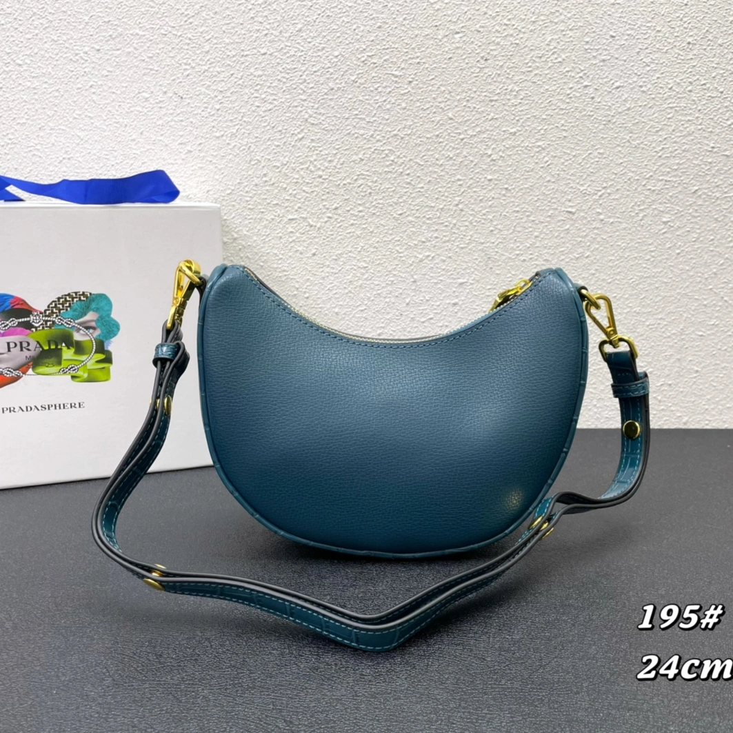 Prada AAA Quality Messenger Bags For Women WellDesigned 7388
