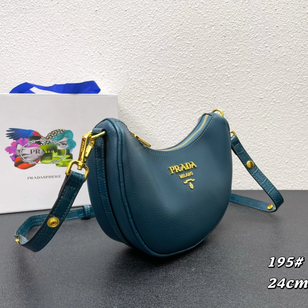 Prada AAA Quality Messenger Bags For Women WellDesigned 7388