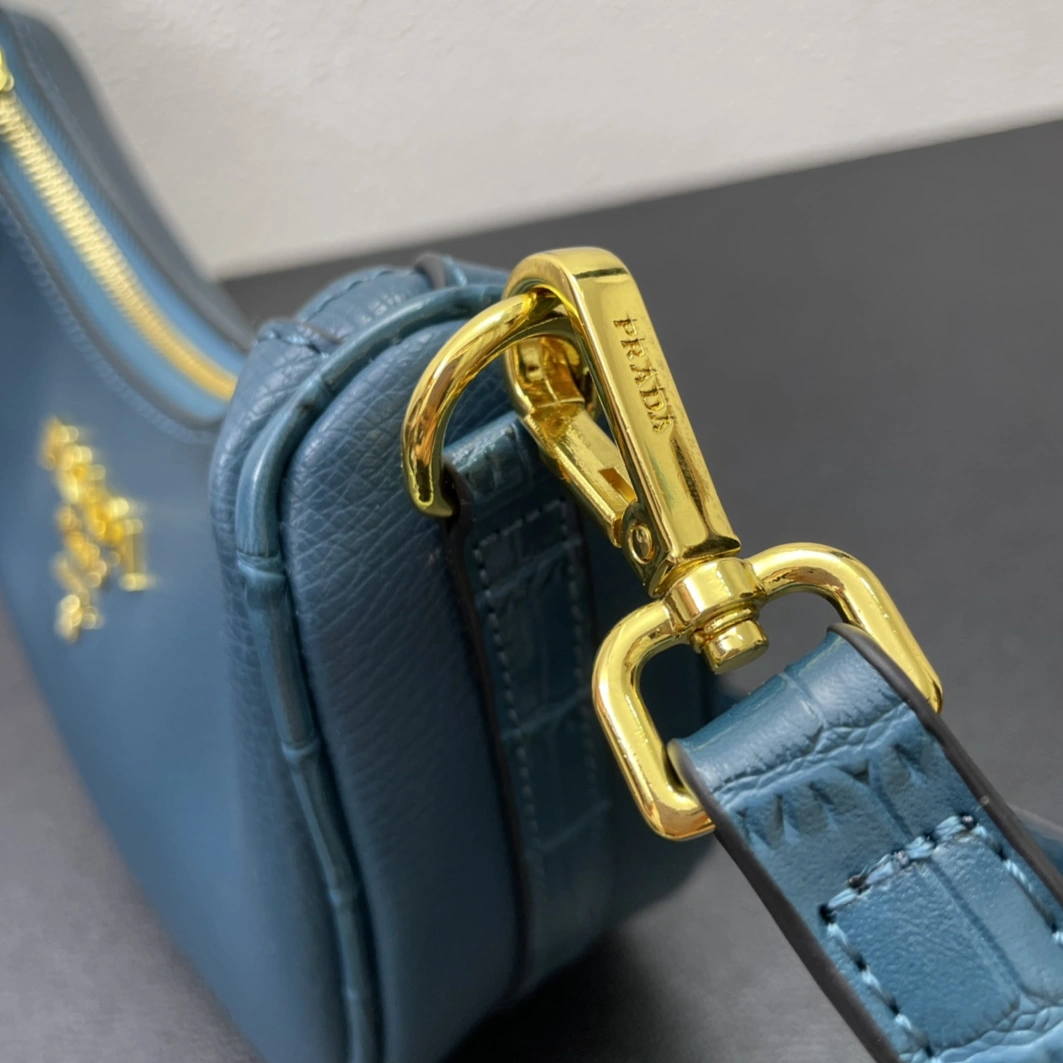 Prada AAA Quality Messenger Bags For Women WellDesigned 7388