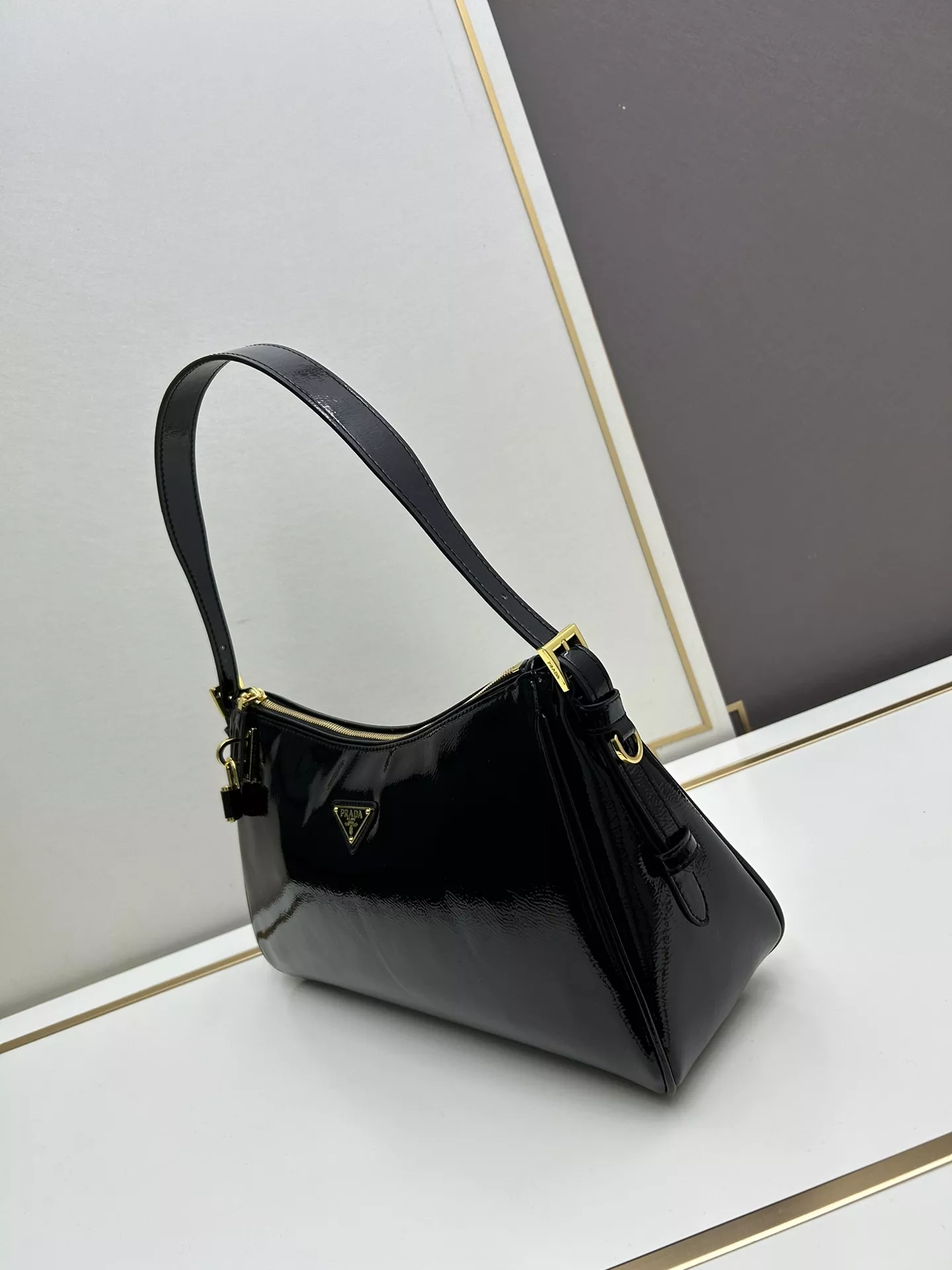 Prada AAA Quality Shoulder Bags For Women Elegant 5376