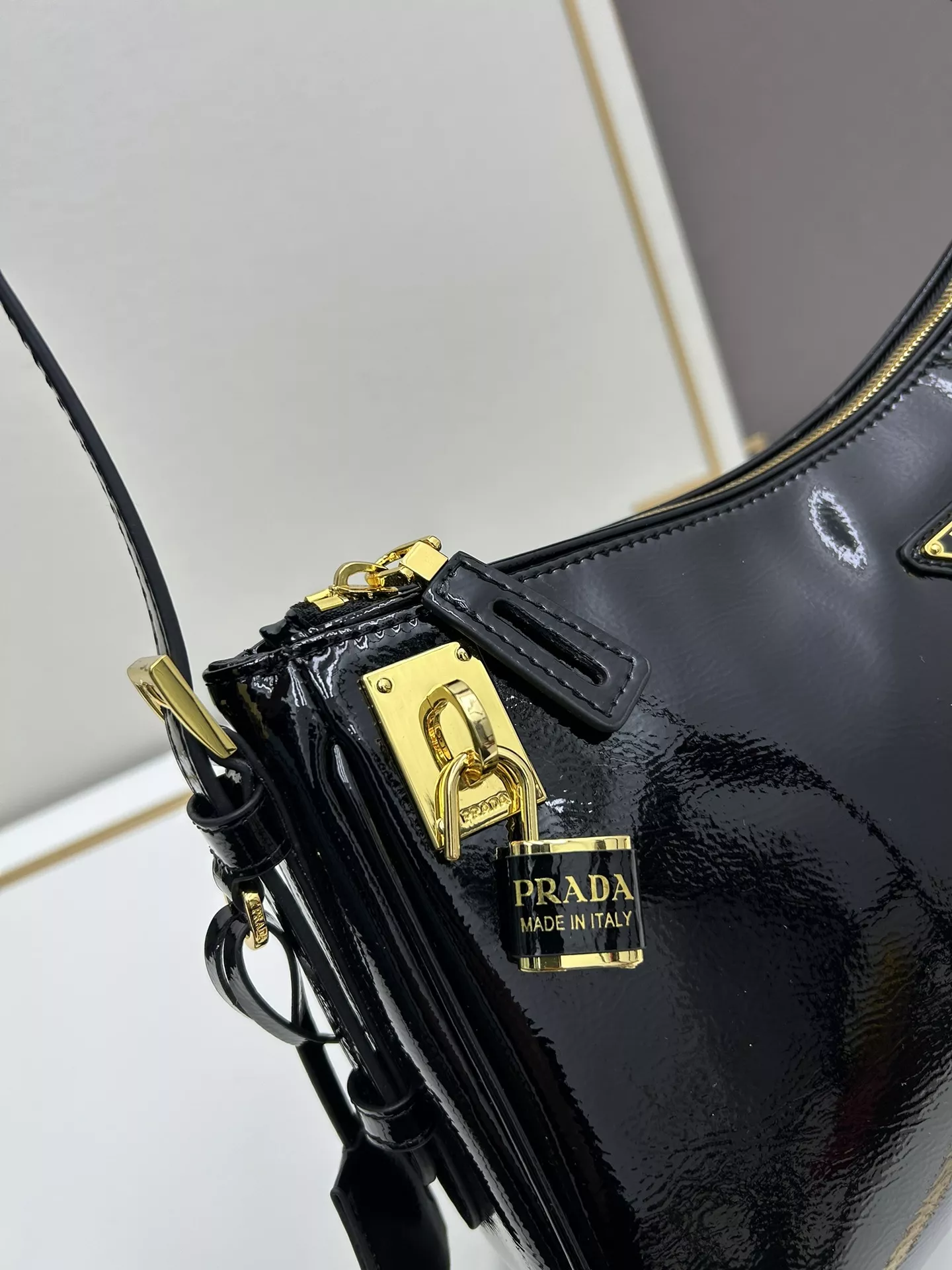 Prada AAA Quality Shoulder Bags For Women Elegant 5376