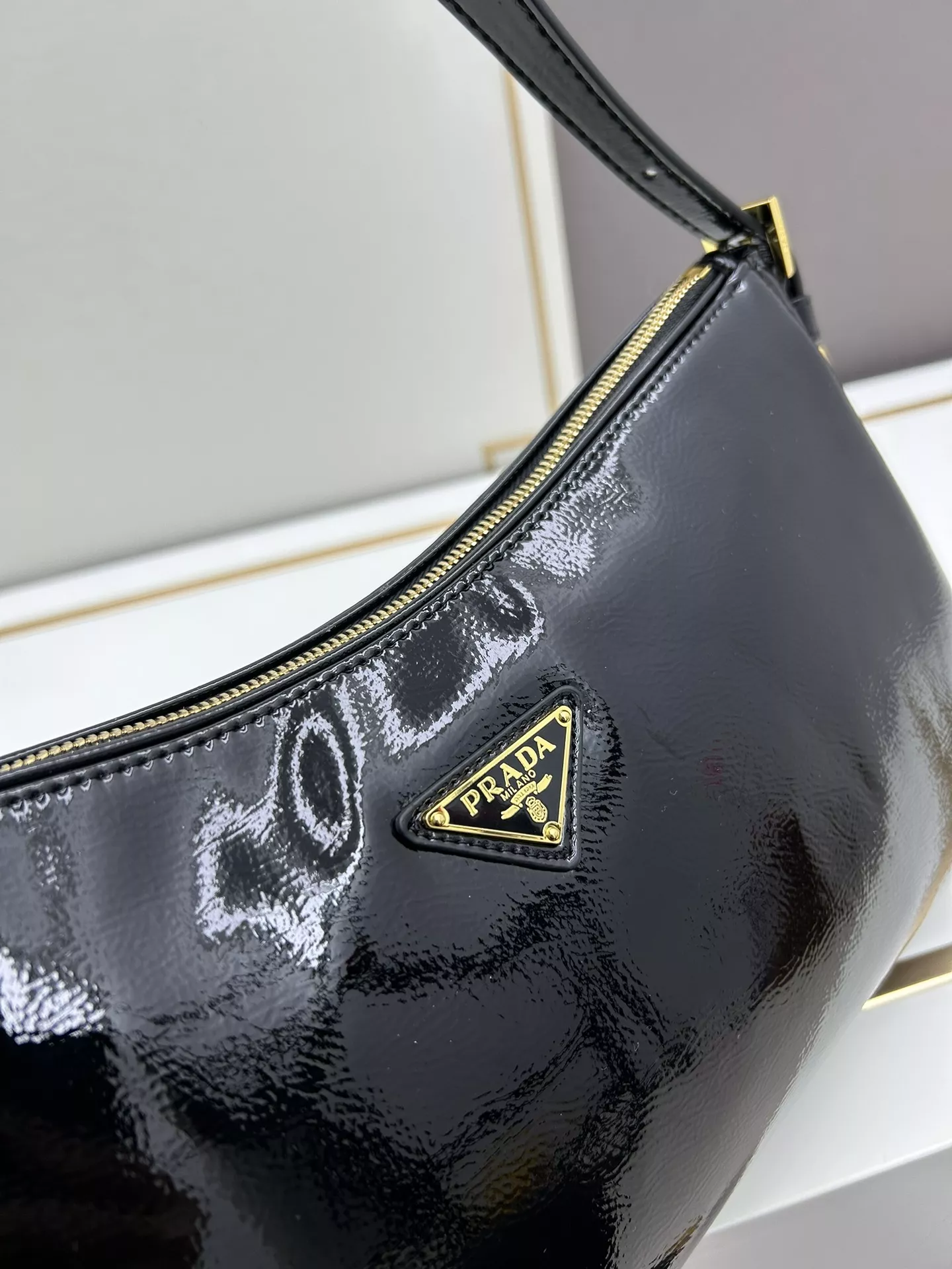 Prada AAA Quality Shoulder Bags For Women Elegant 5376
