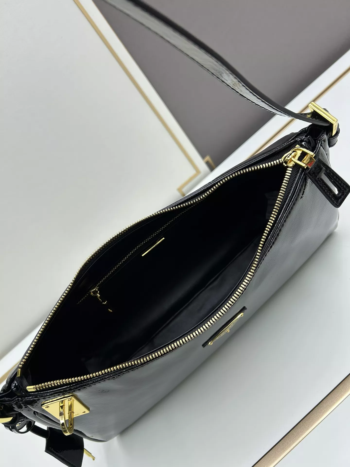 Prada AAA Quality Shoulder Bags For Women Elegant 5376