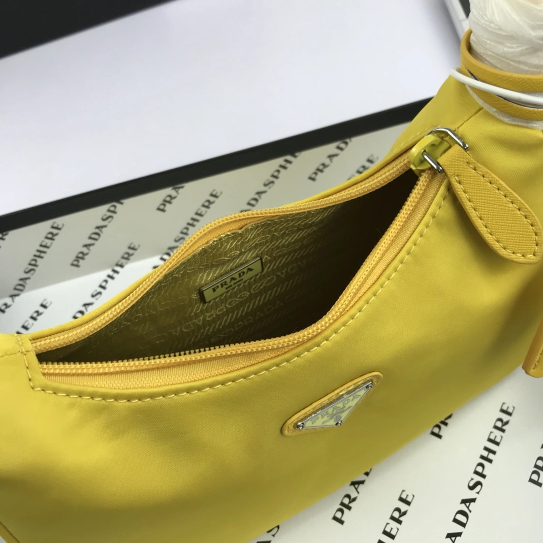 Prada AAA Quality Shoulder Bags For Women Elegant 707