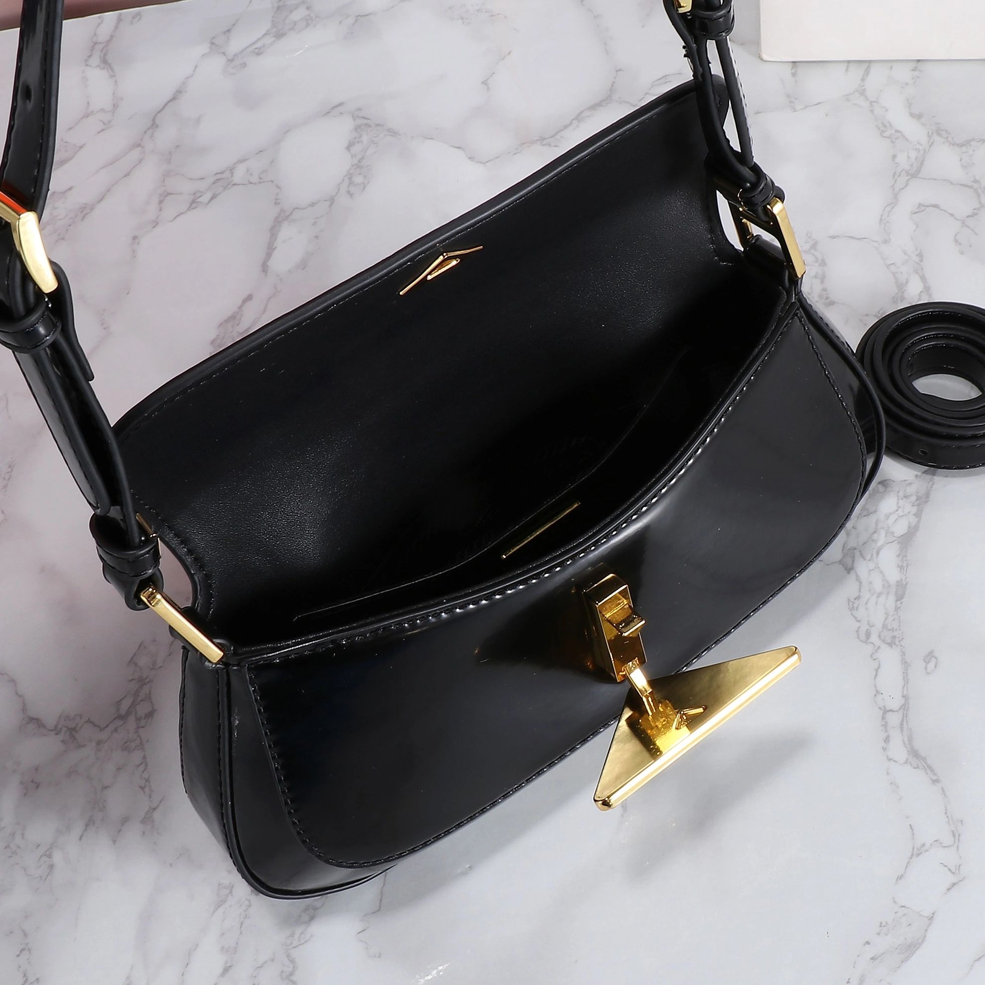Prada AAA Quality Shoulder Bags For Women Fashionable 6107