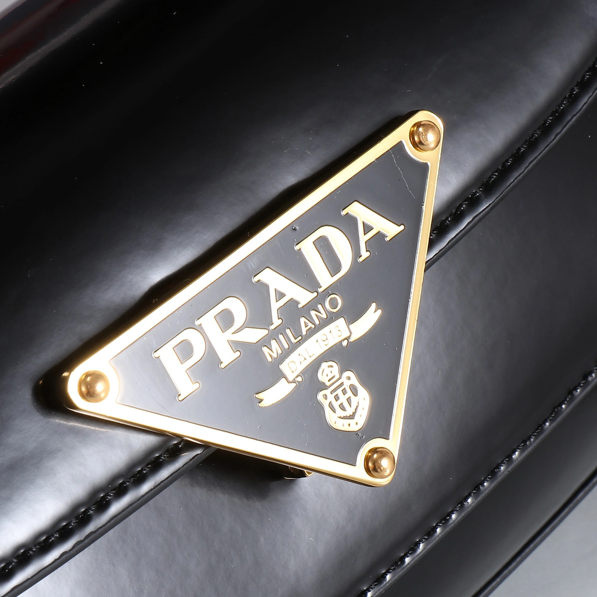 Prada AAA Quality Shoulder Bags For Women Fashionable 6107