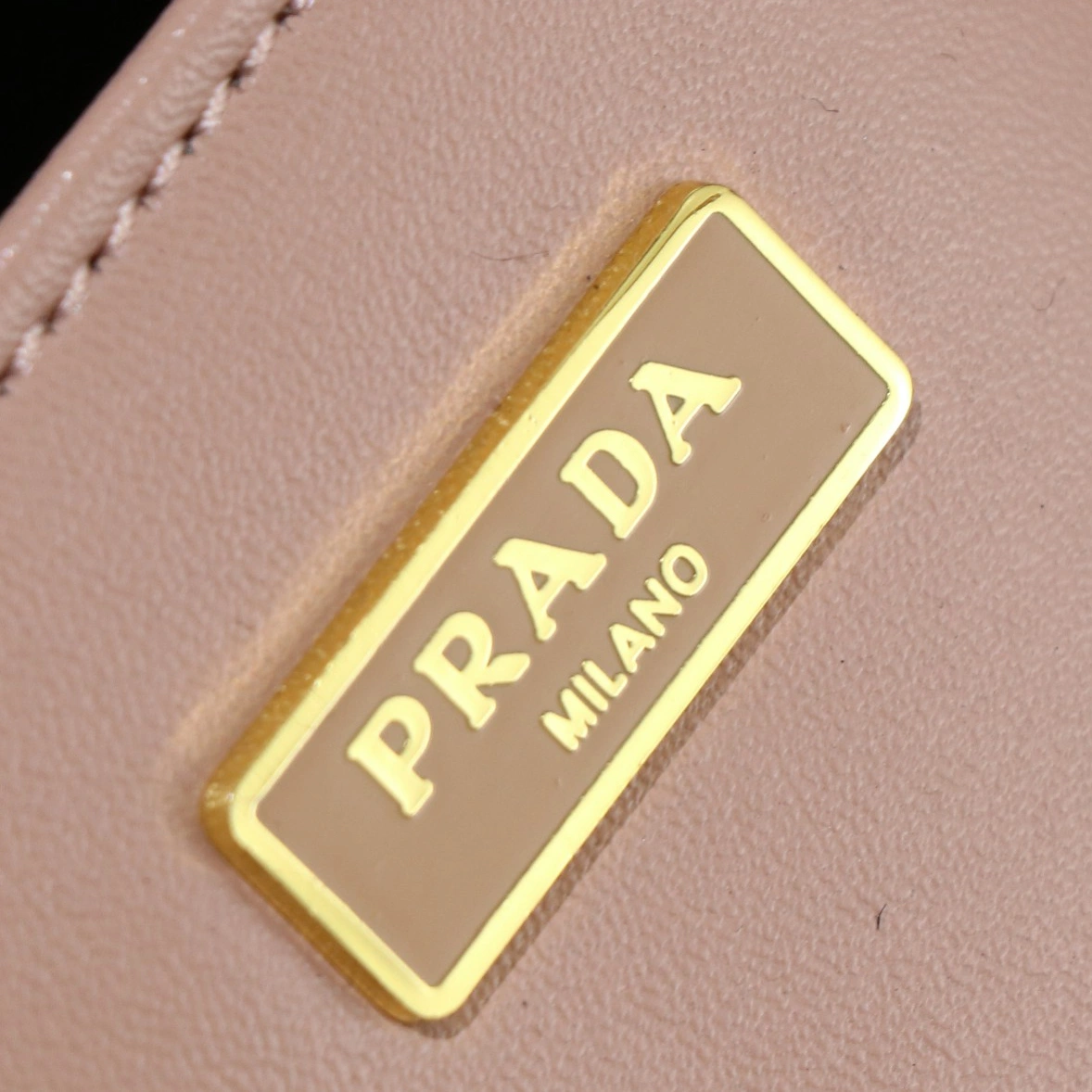 Prada AAA Quality Shoulder Bags For Women Sleek 3115