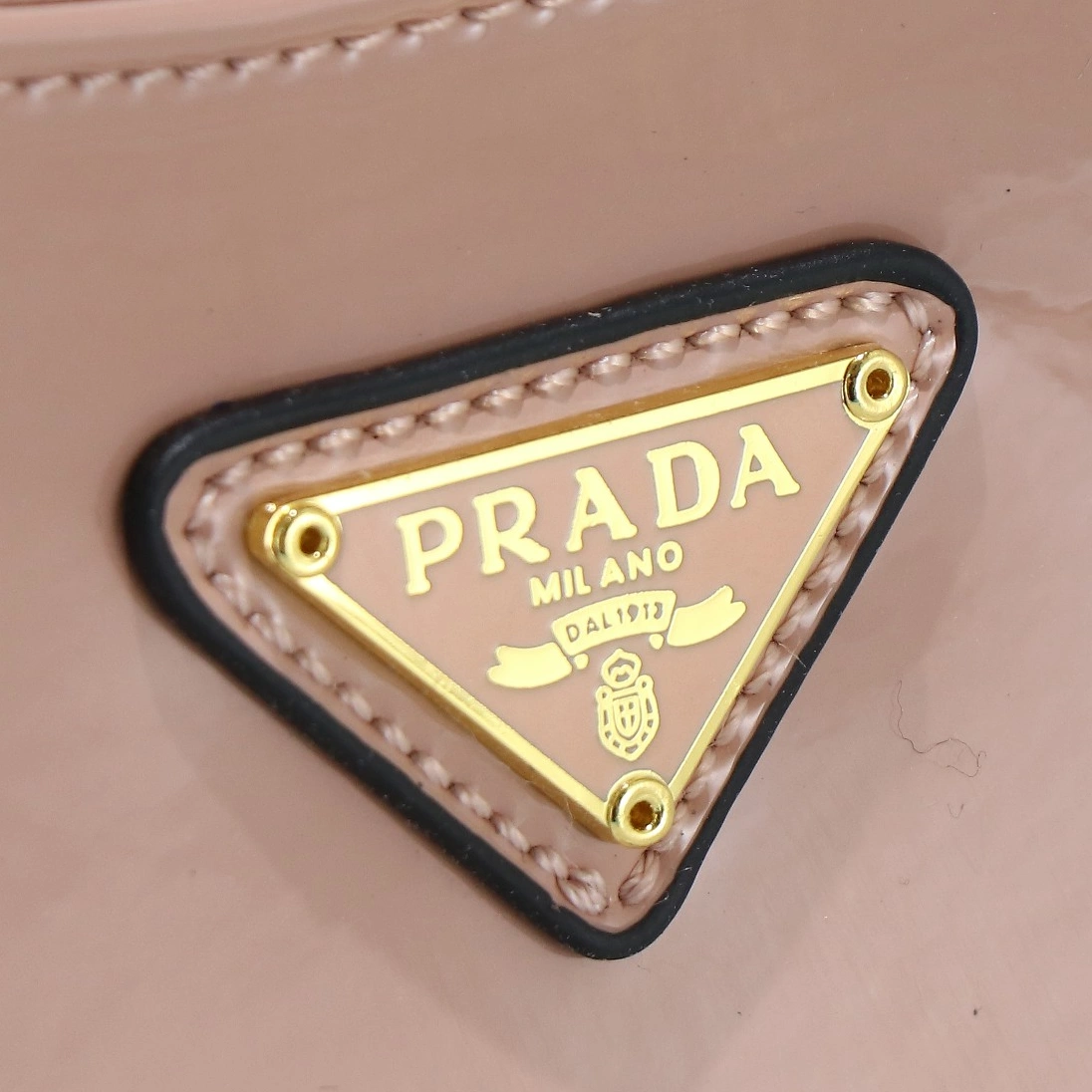 Prada AAA Quality Shoulder Bags For Women Sleek 3115