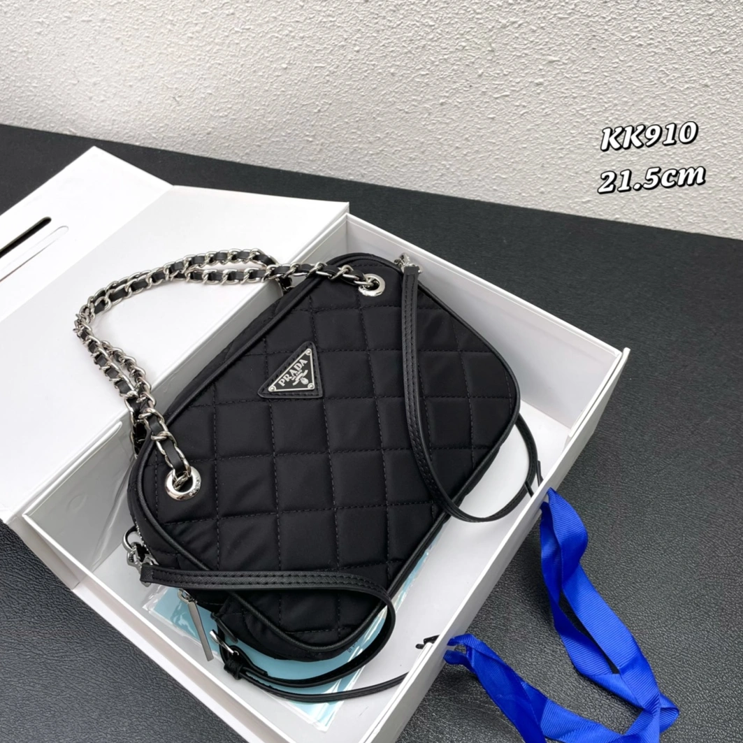 Prada AAA Quality Shoulder Bags For Women Sleek 4096