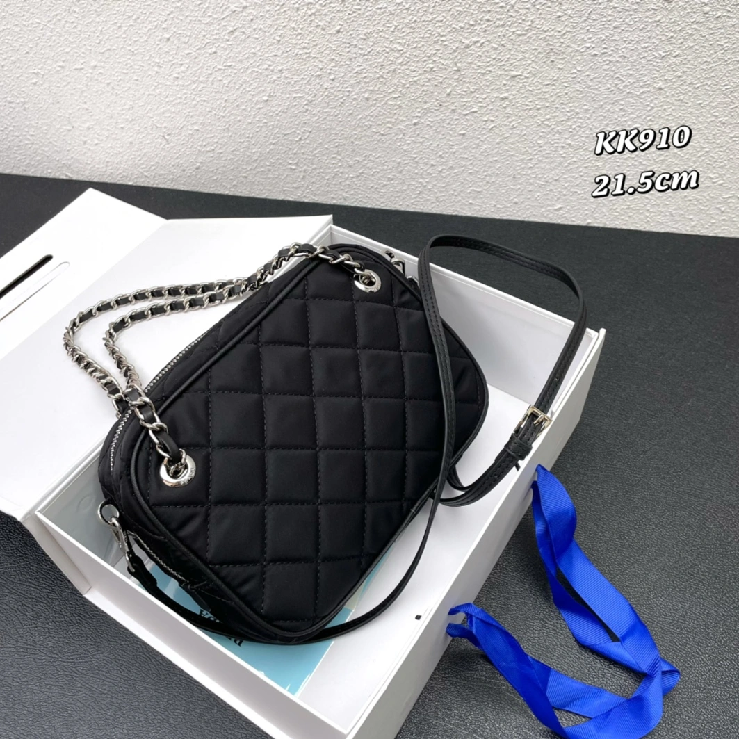Prada AAA Quality Shoulder Bags For Women Sleek 4096