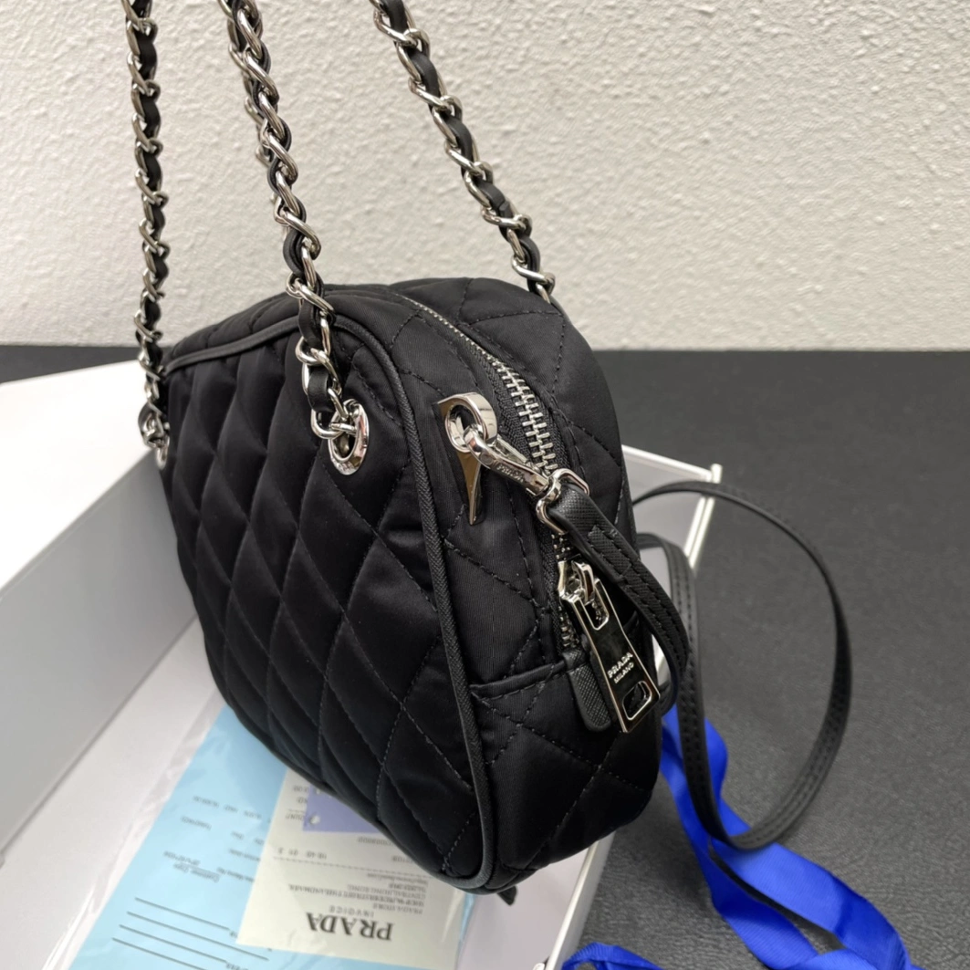 Prada AAA Quality Shoulder Bags For Women Sleek 4096