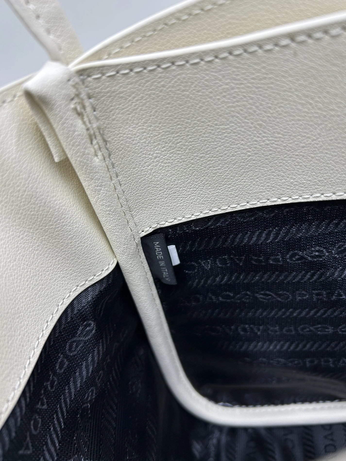 Prada AAA Quality Shoulder Bags For Women Trendy 5216