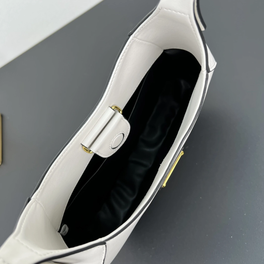 Prada AAA Quality Shoulder Bags For Women Unique 1872