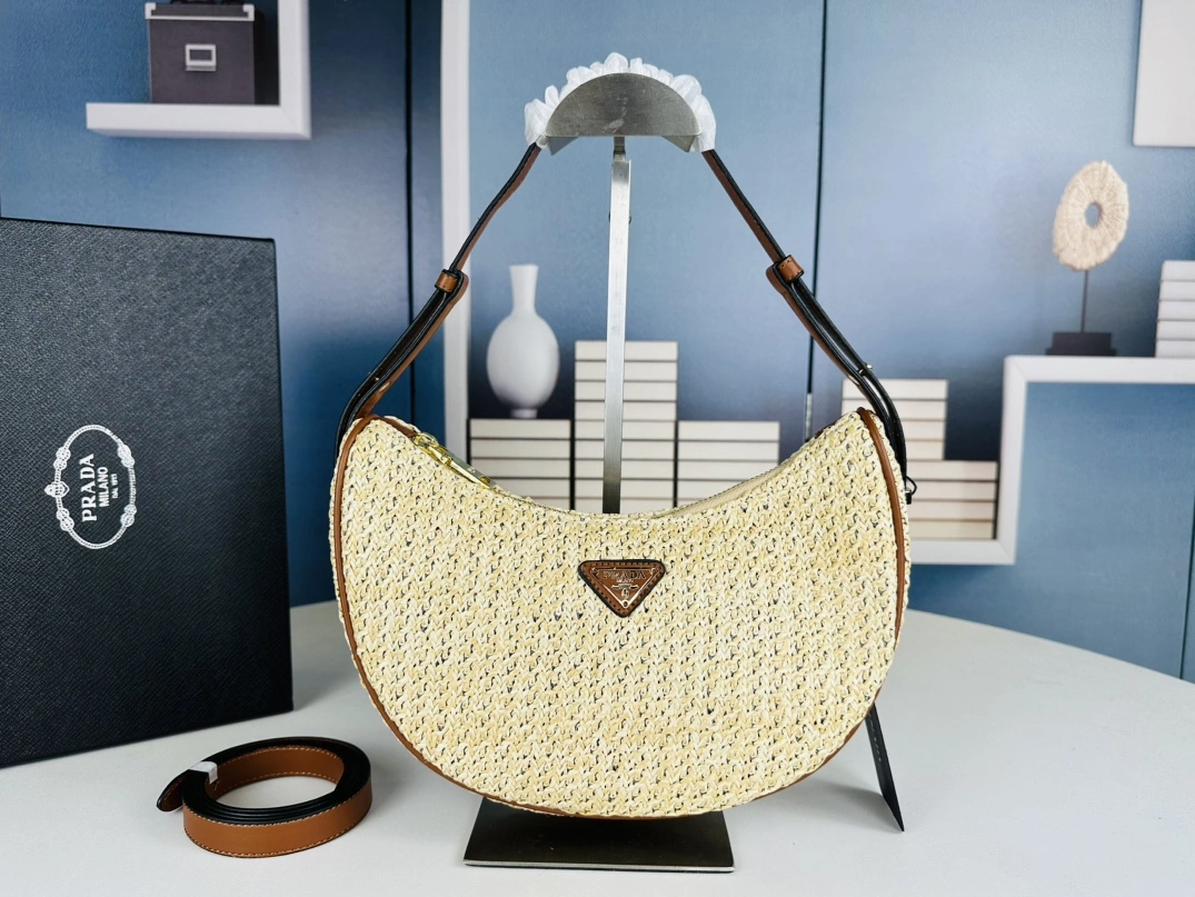 Prada AAA Quality Shoulder Bags For Women Vibrant 4887