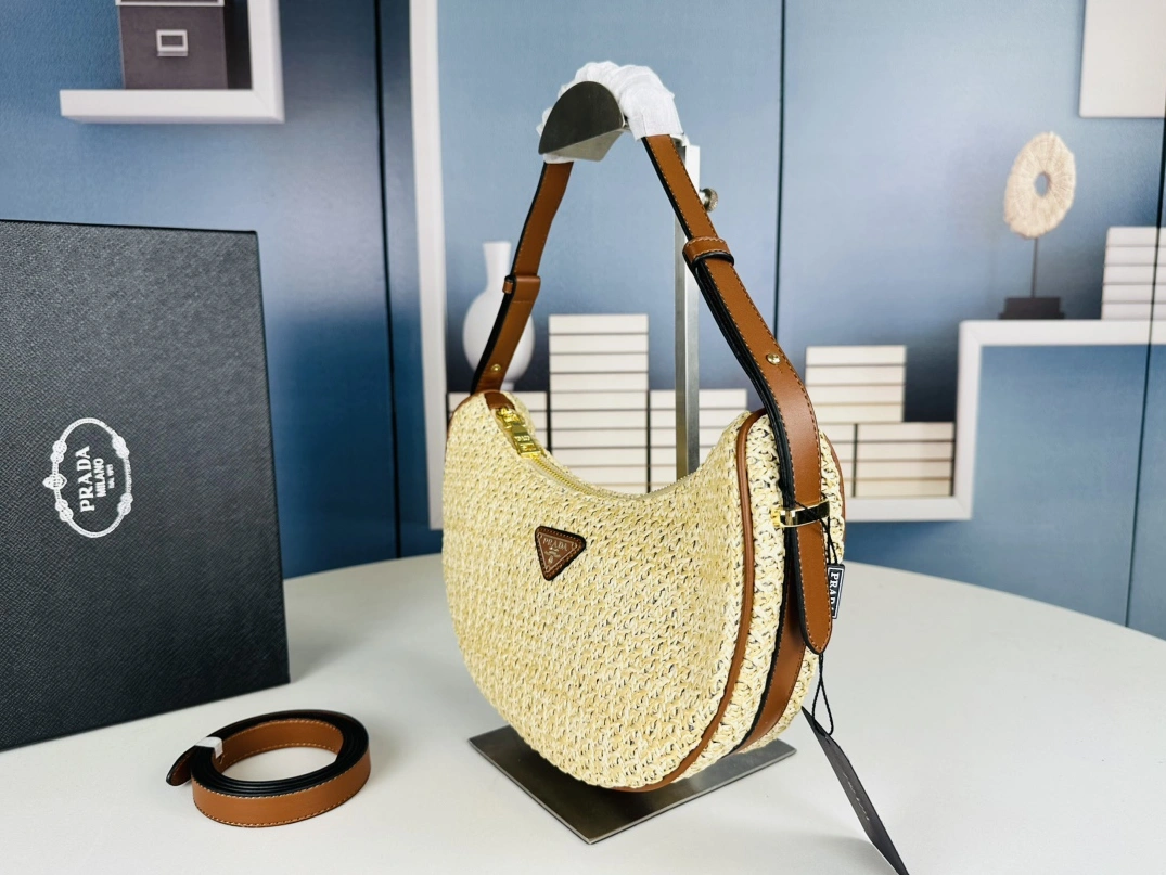 Prada AAA Quality Shoulder Bags For Women Vibrant 4887