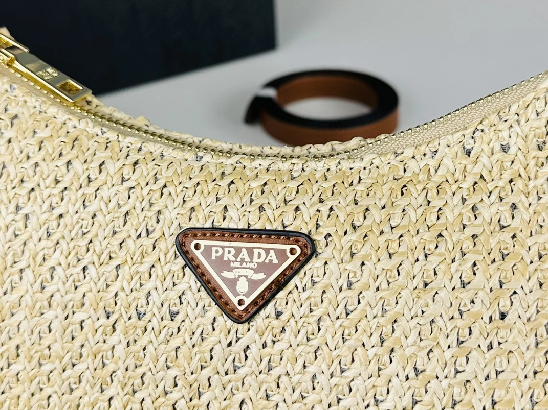 Prada AAA Quality Shoulder Bags For Women Vibrant 4887