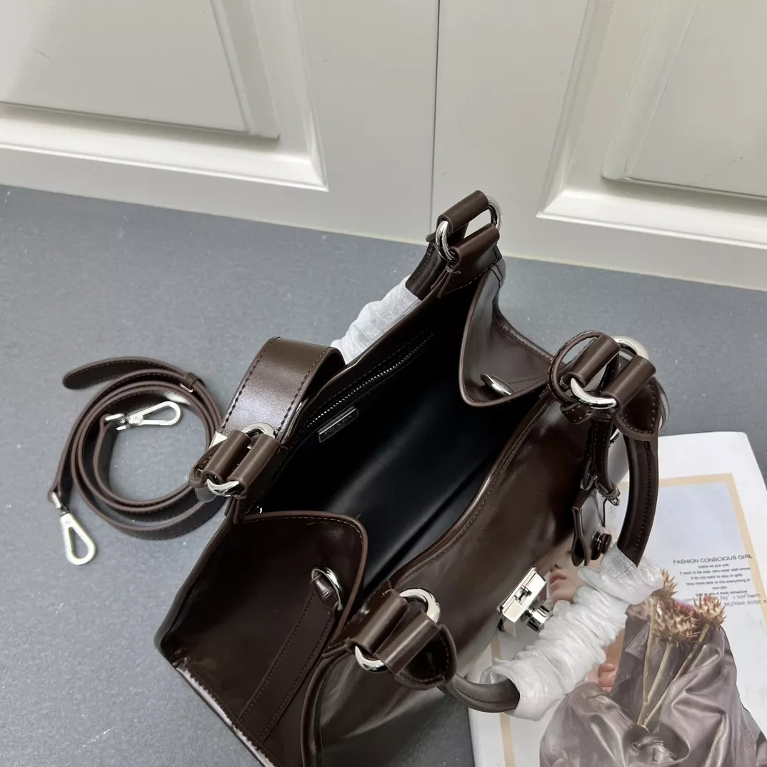 Prada AAA Quality Shoulder Bags For Women WellDesigned 834