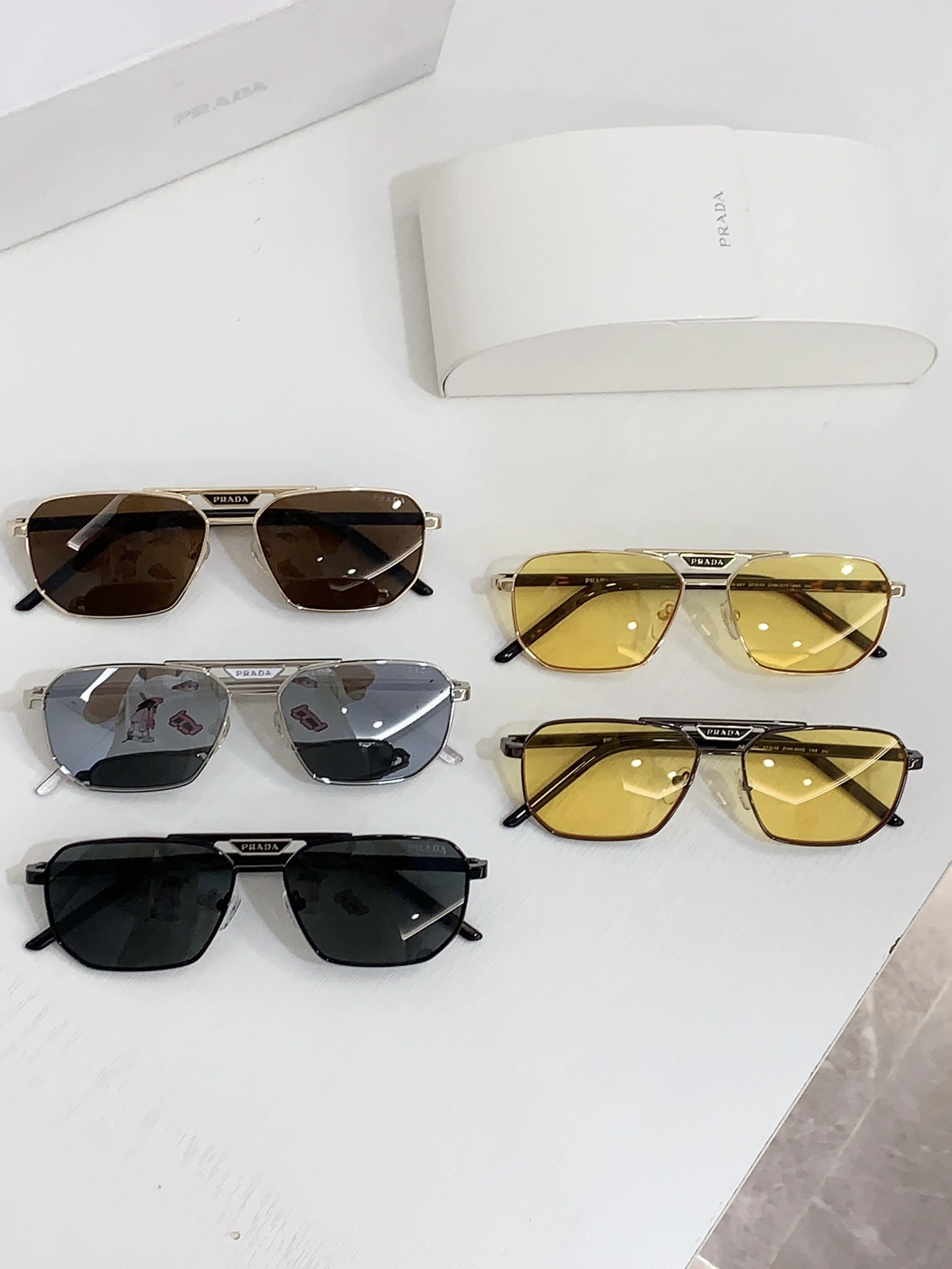 Prada AAA Quality Sunglasses WellDesigned 8690