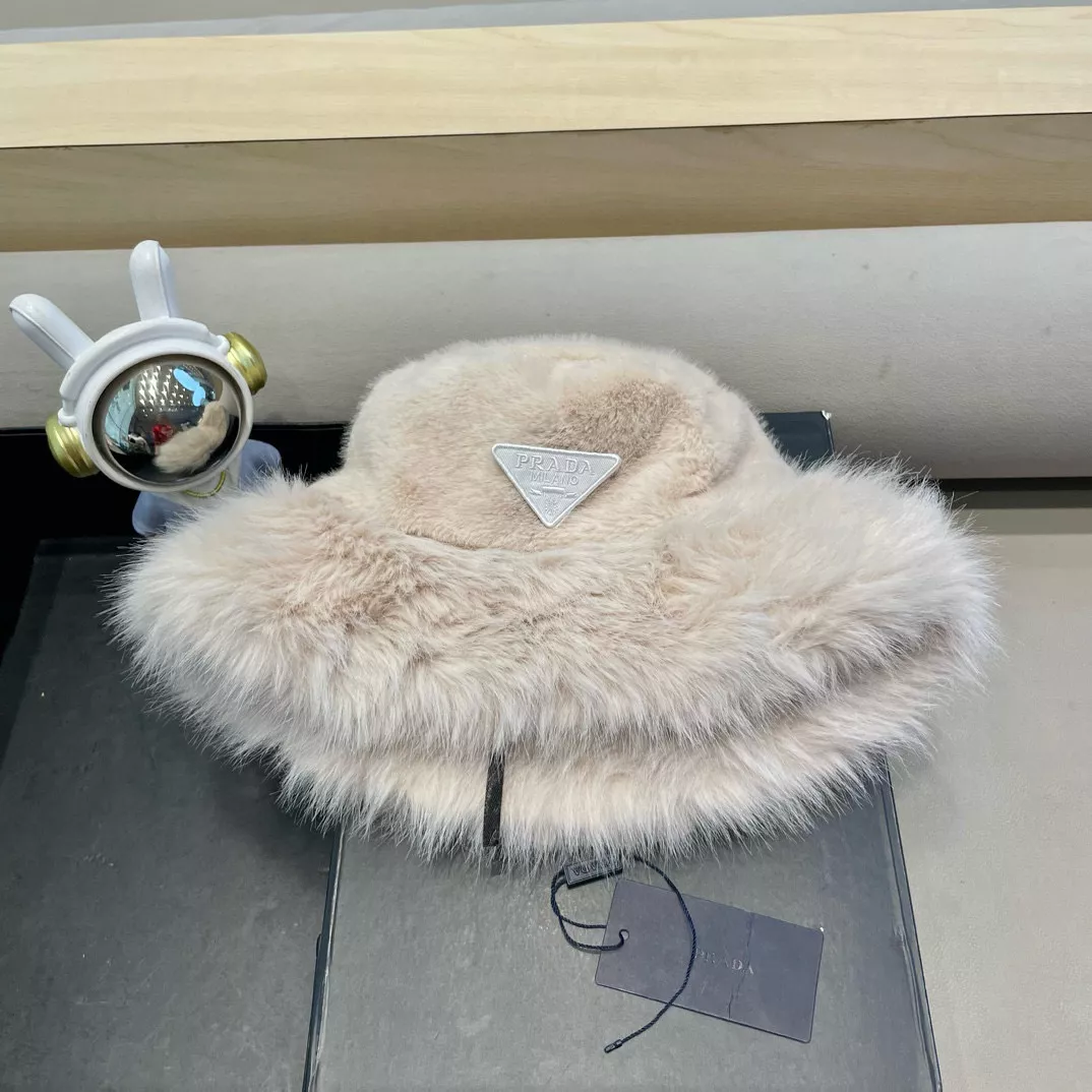 Prada Caps Bold 6580