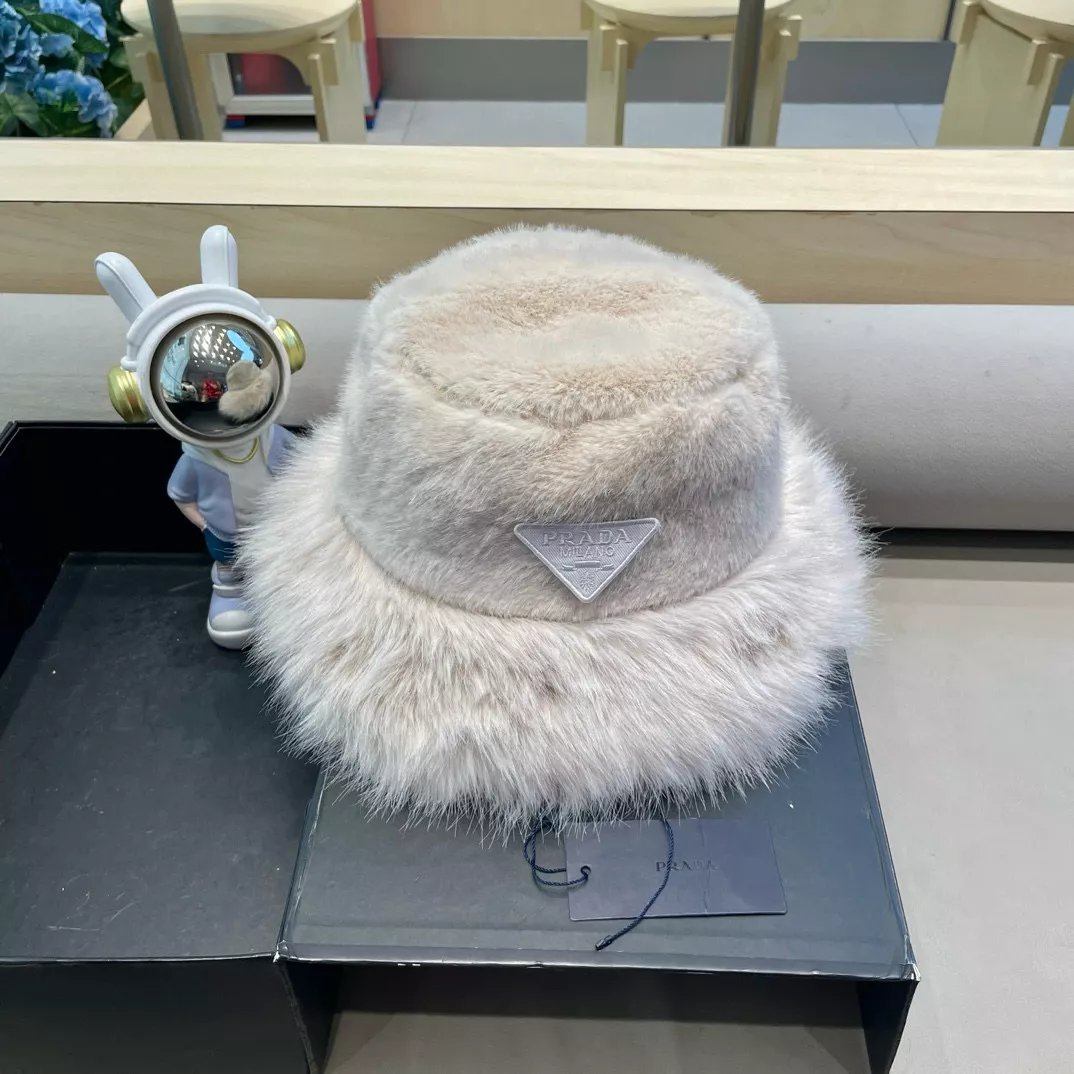 Prada Caps Bold 6580