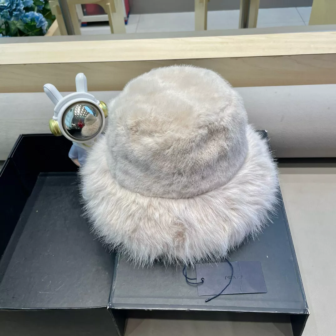 Prada Caps Bold 6580