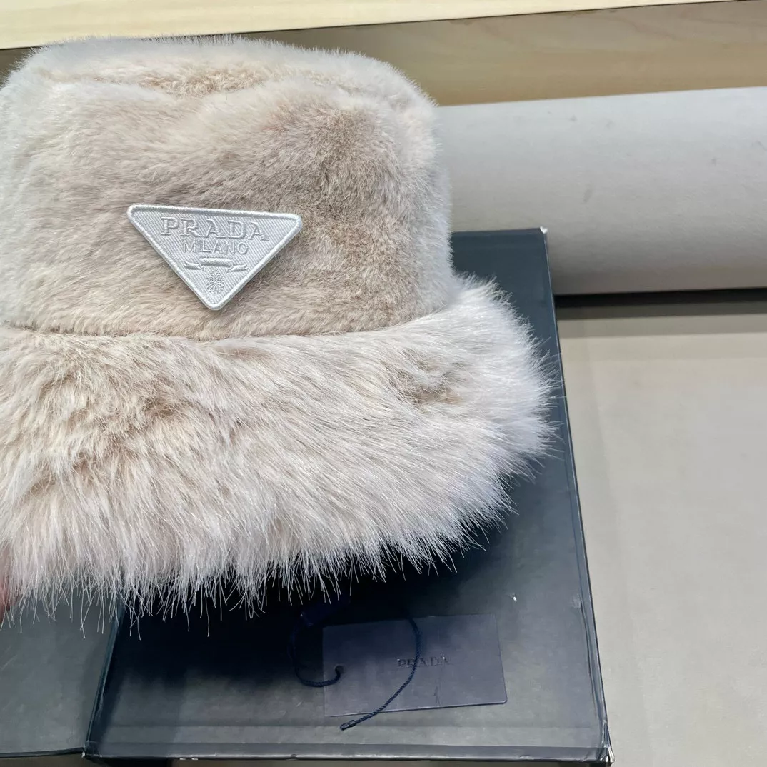 Prada Caps Bold 6580
