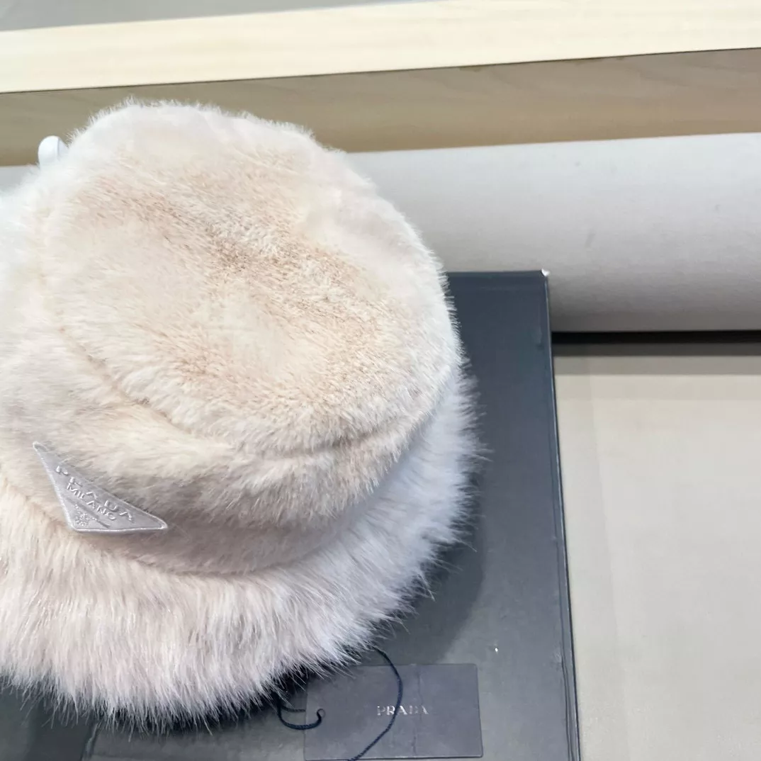 Prada Caps Bold 6580