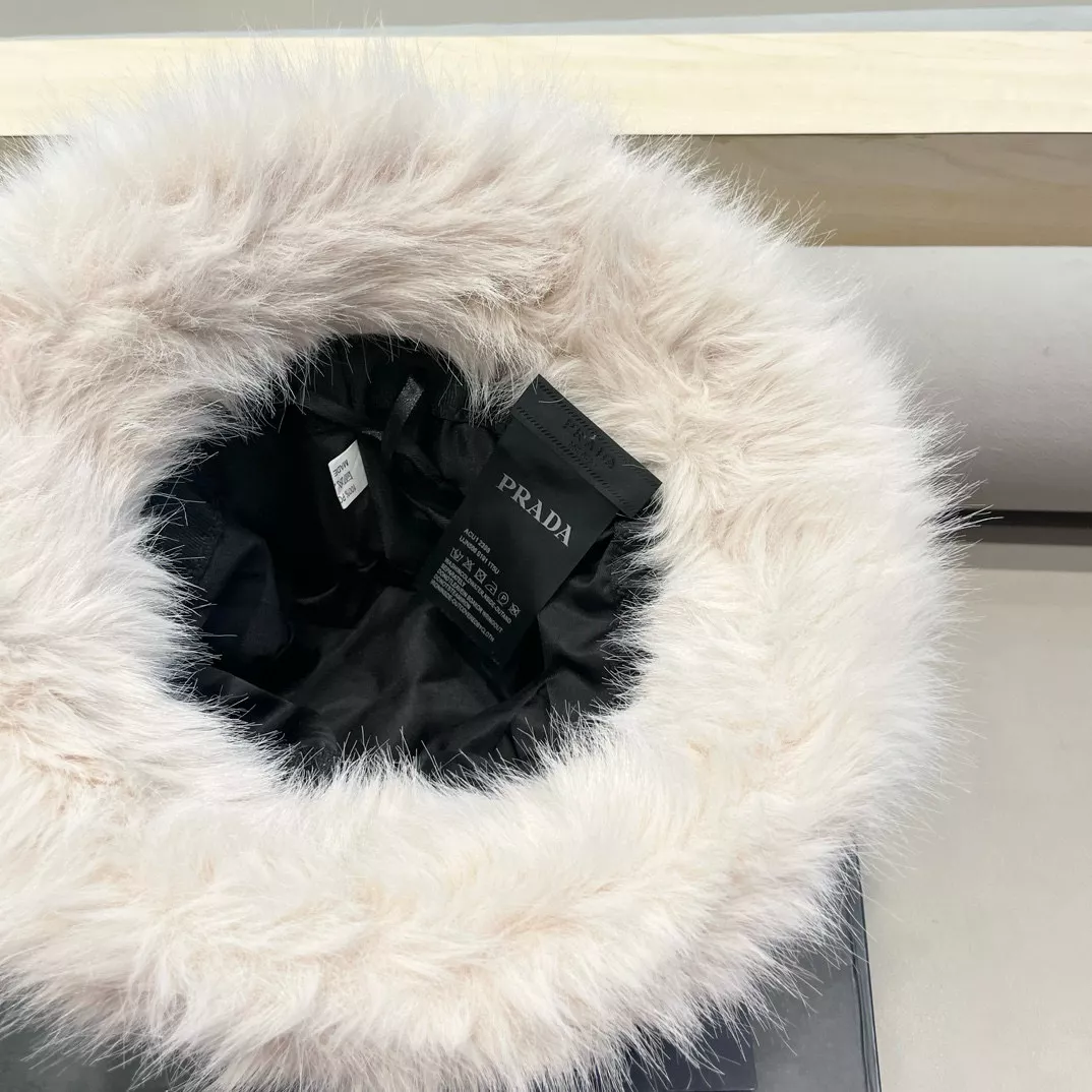 Prada Caps Bold 6580