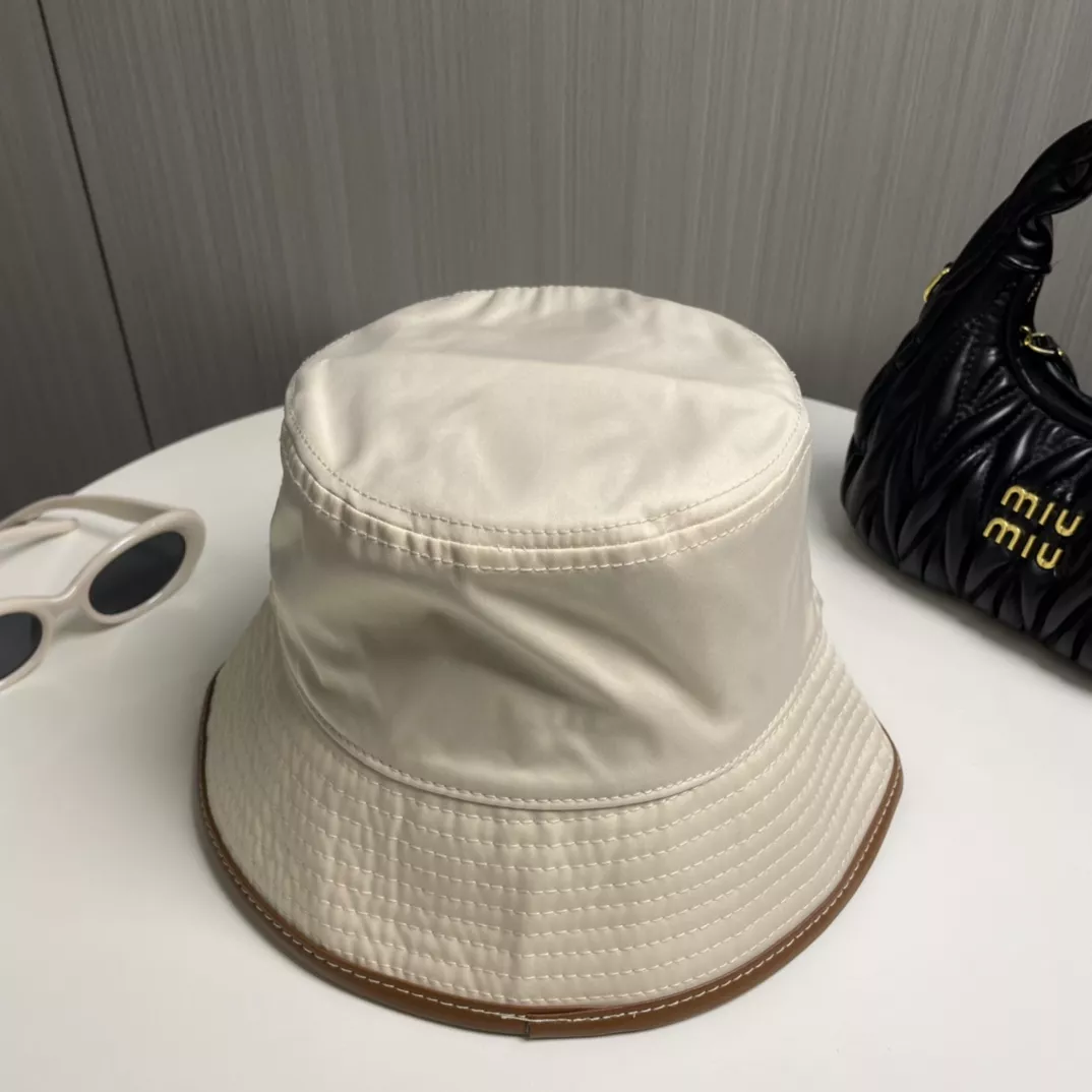 Prada Caps Bold 7937