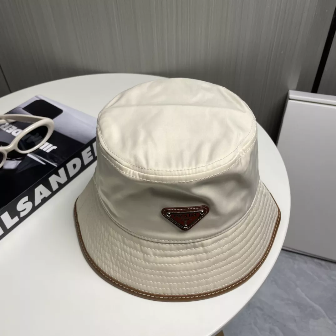Prada Caps Bold 7937