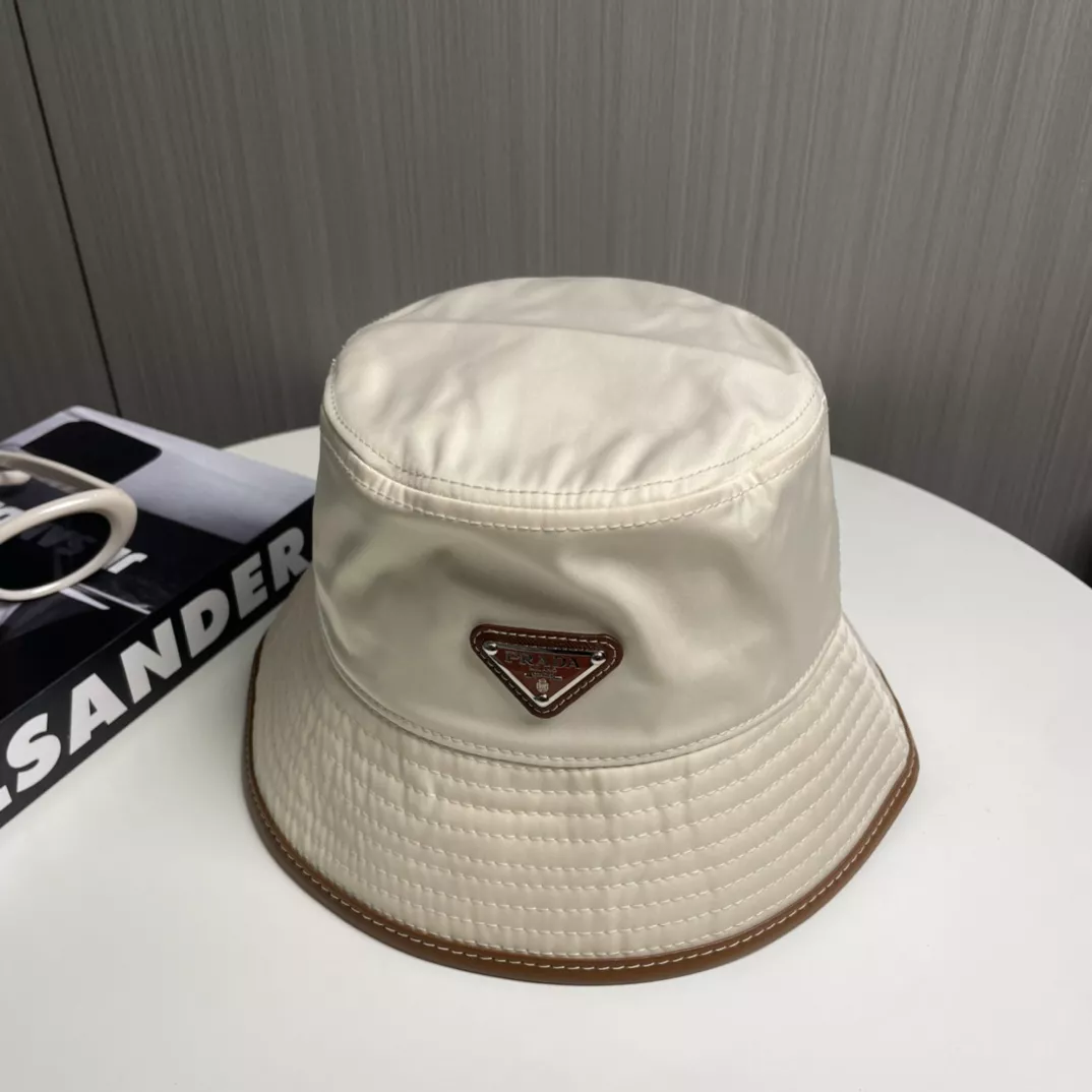 Prada Caps Bold 7937