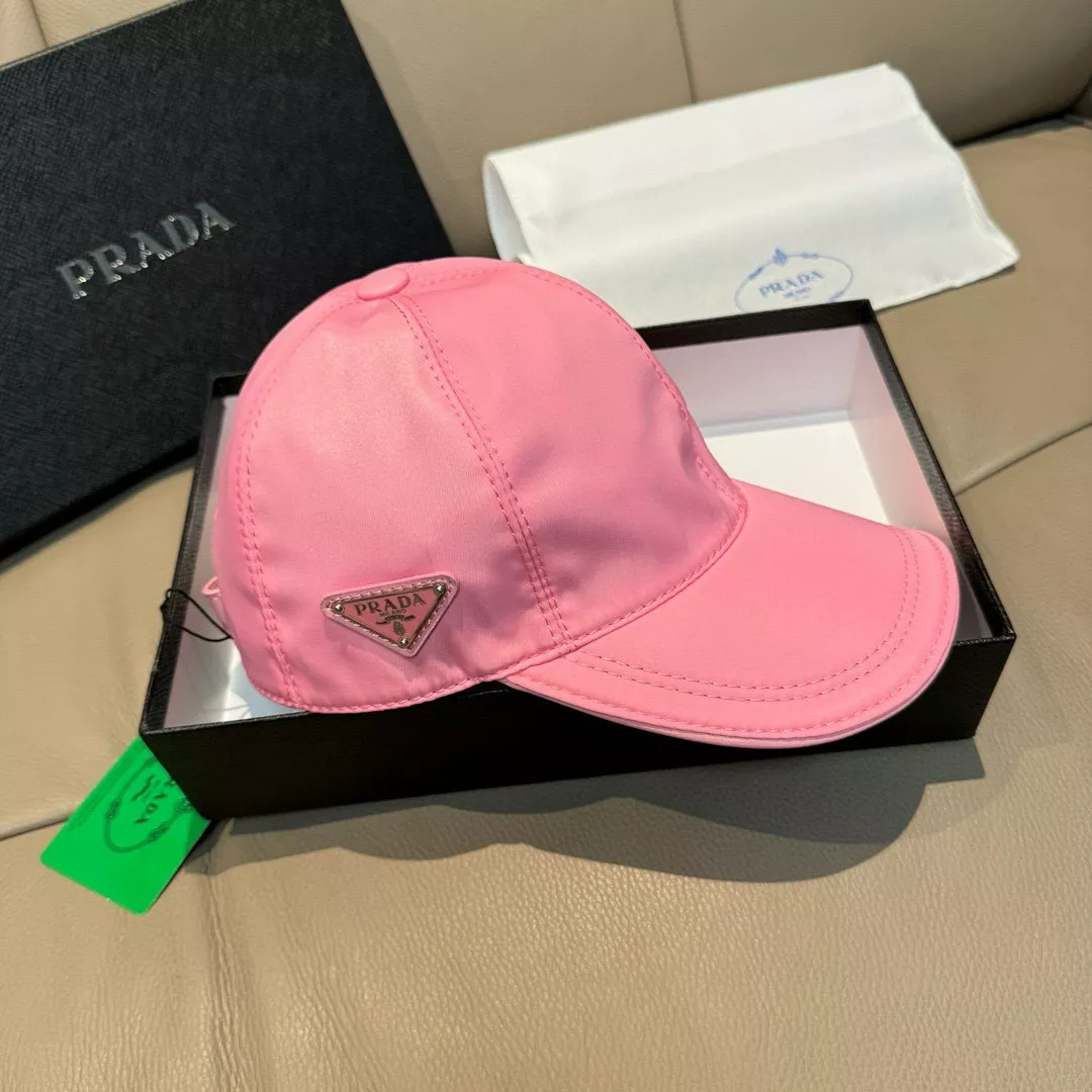 Prada Caps Classic 144