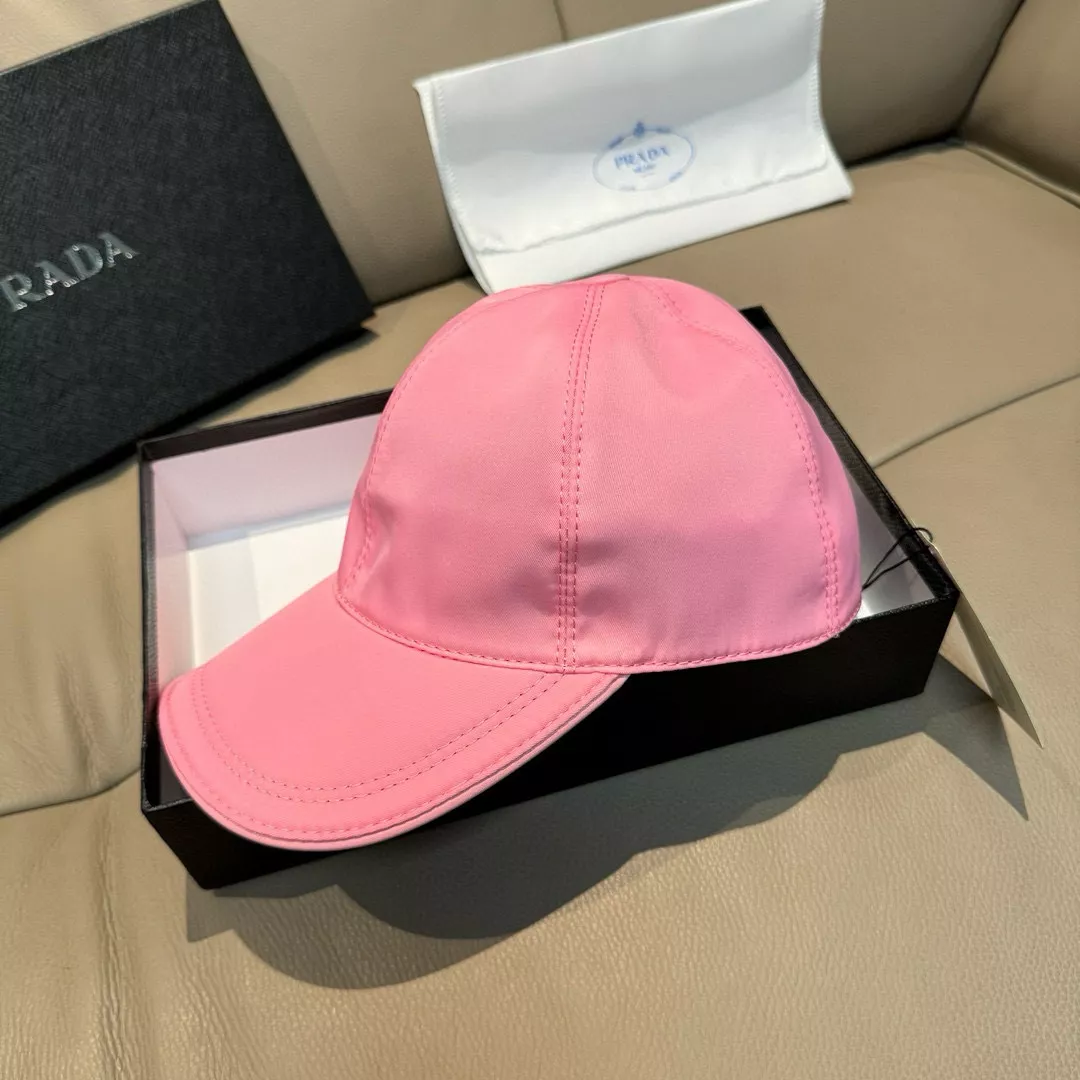 Prada Caps Classic 144