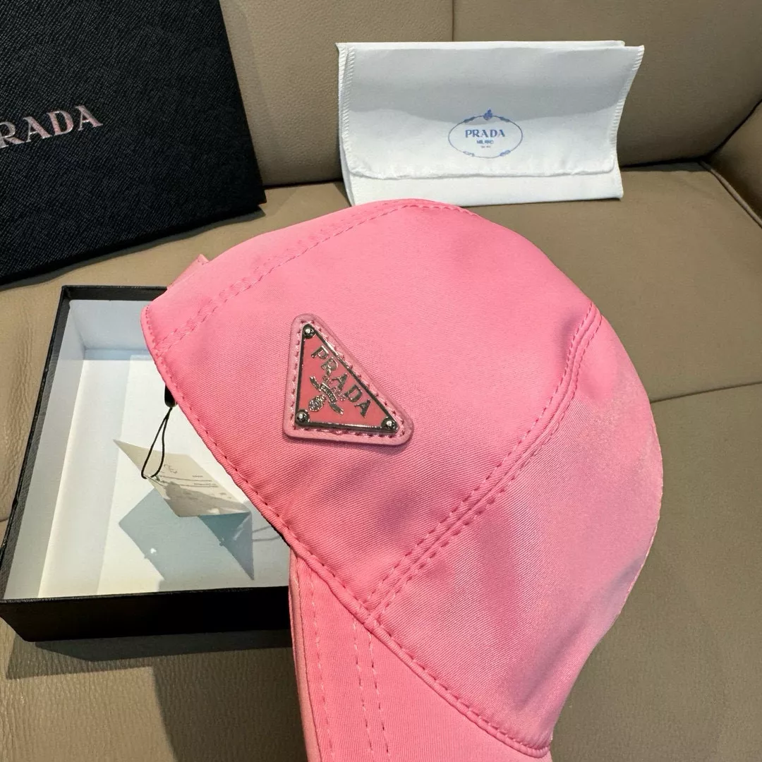 Prada Caps Classic 144