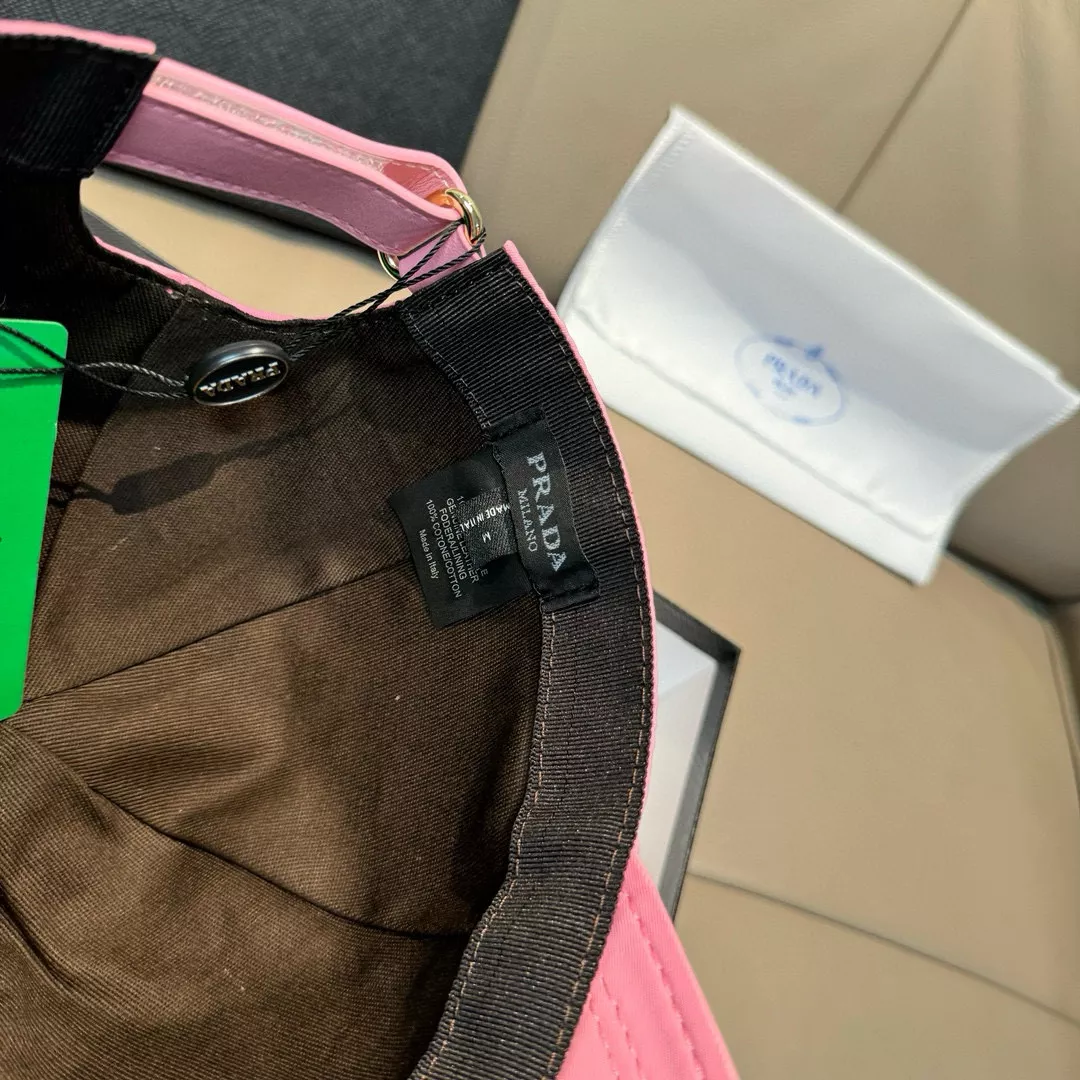 Prada Caps Classic 144