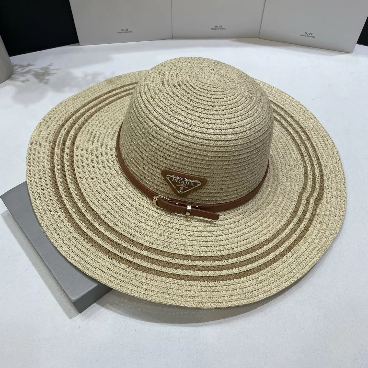 Prada Caps Classic 2820