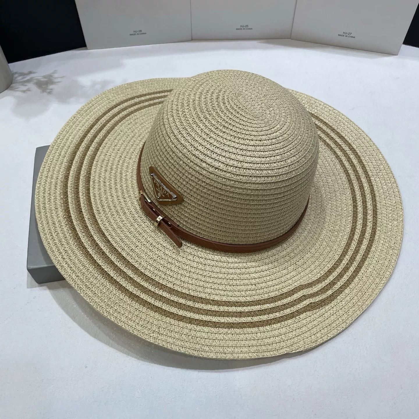 Prada Caps Classic 2820