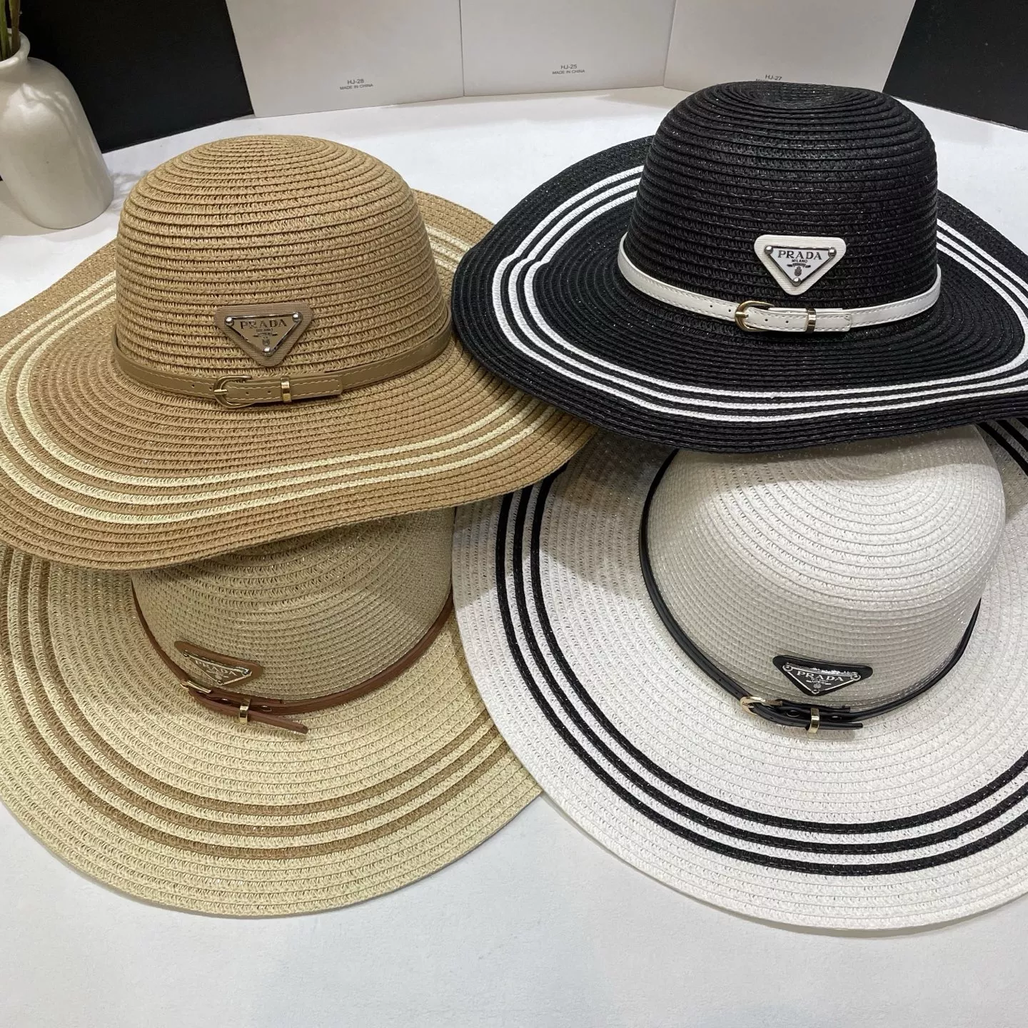 Prada Caps Classic 2820