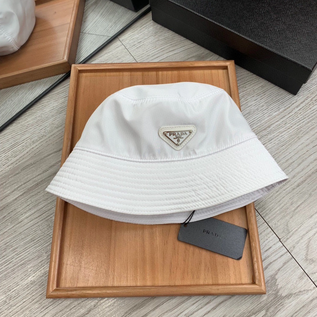 Prada Caps Compact 3533