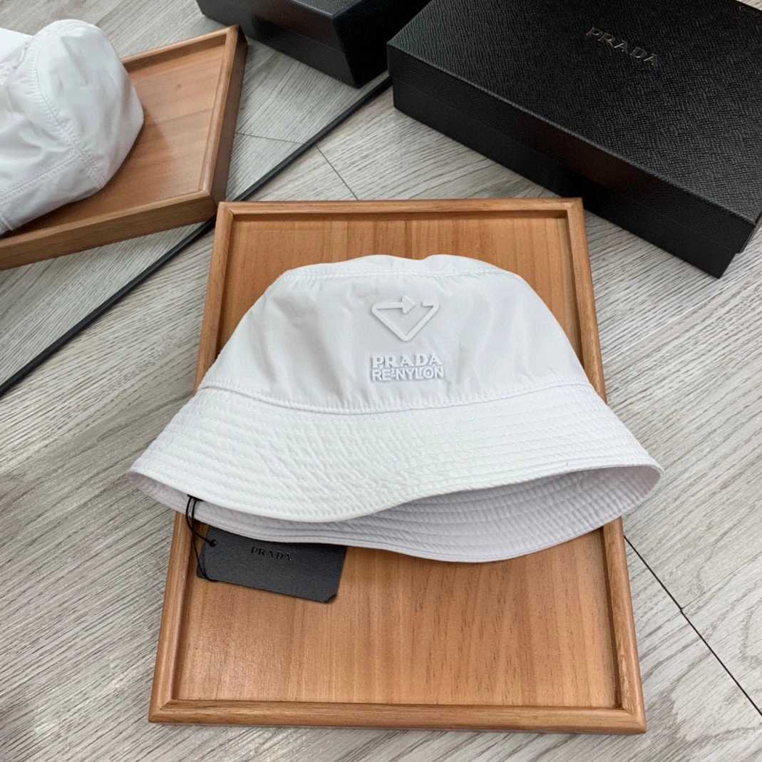 Prada Caps Compact 3533