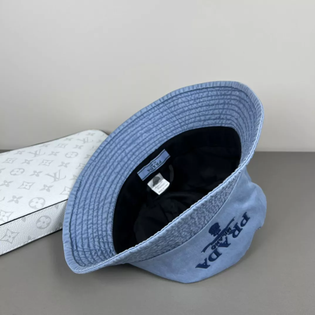 Prada Caps Compact 4470