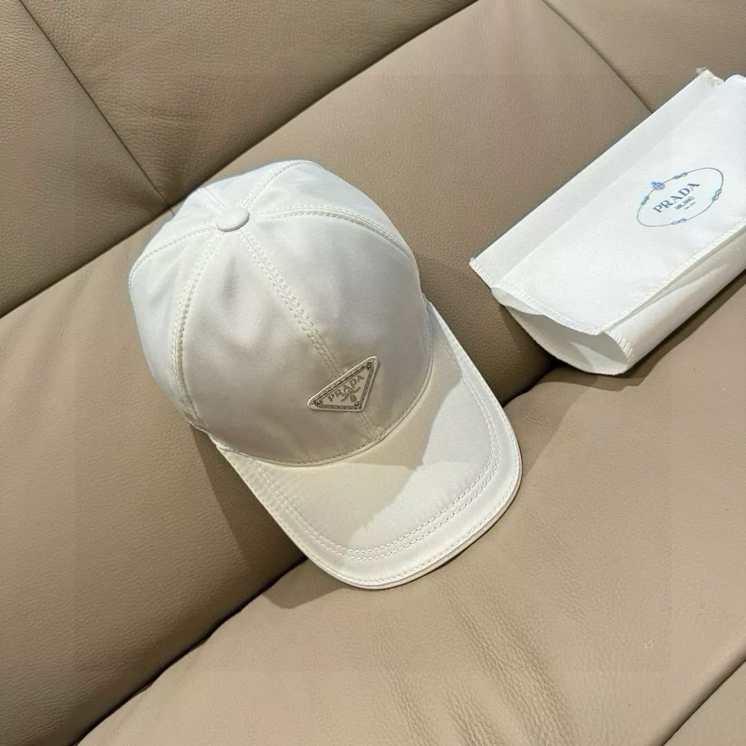 Prada Caps Compact 7453