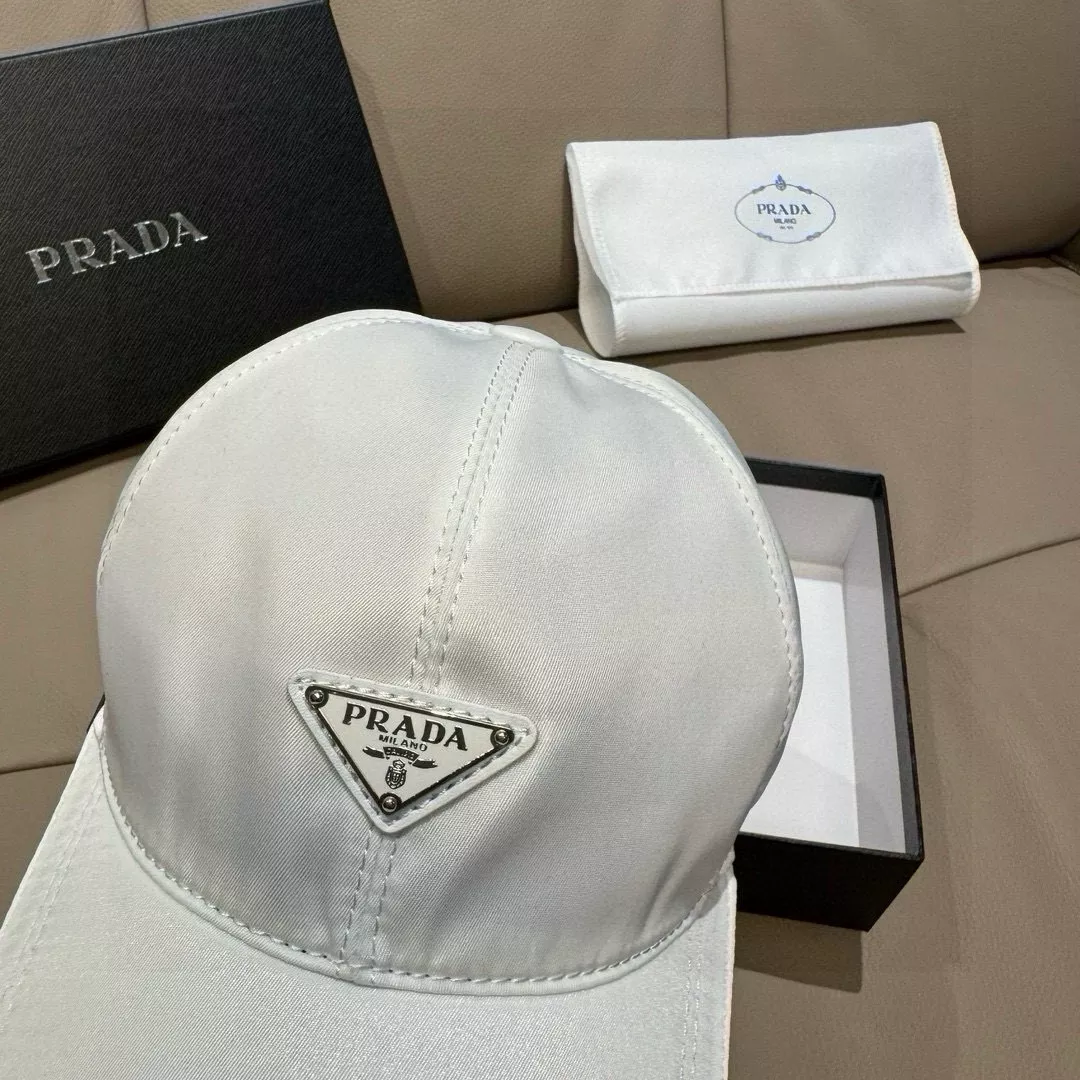 Prada Caps Compact 7453