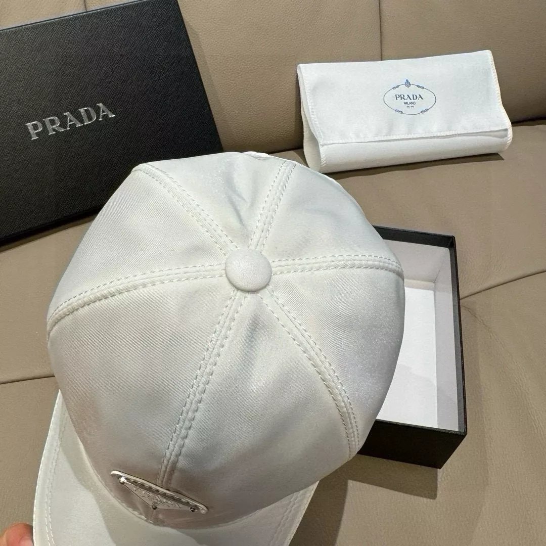 Prada Caps Compact 7453