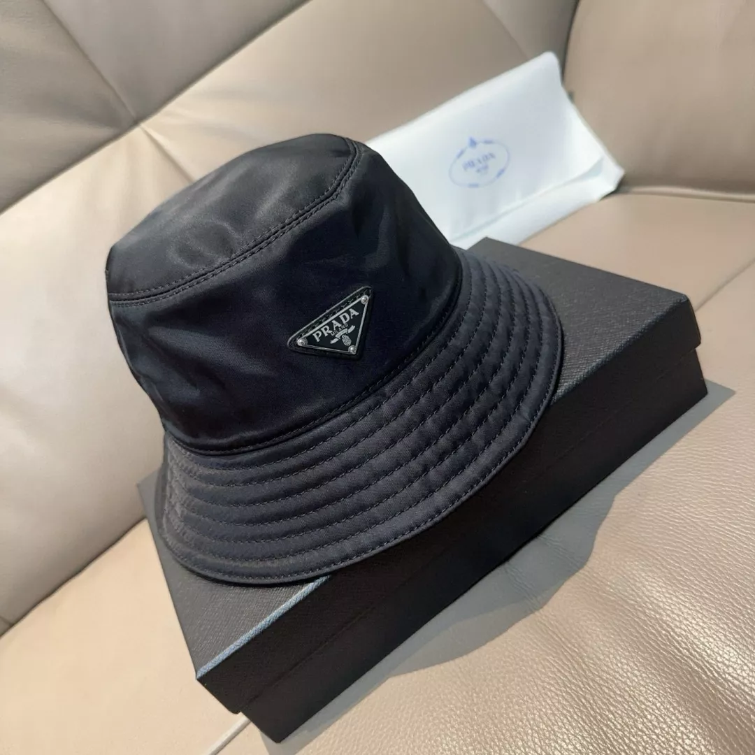 Prada Caps Compact 7489